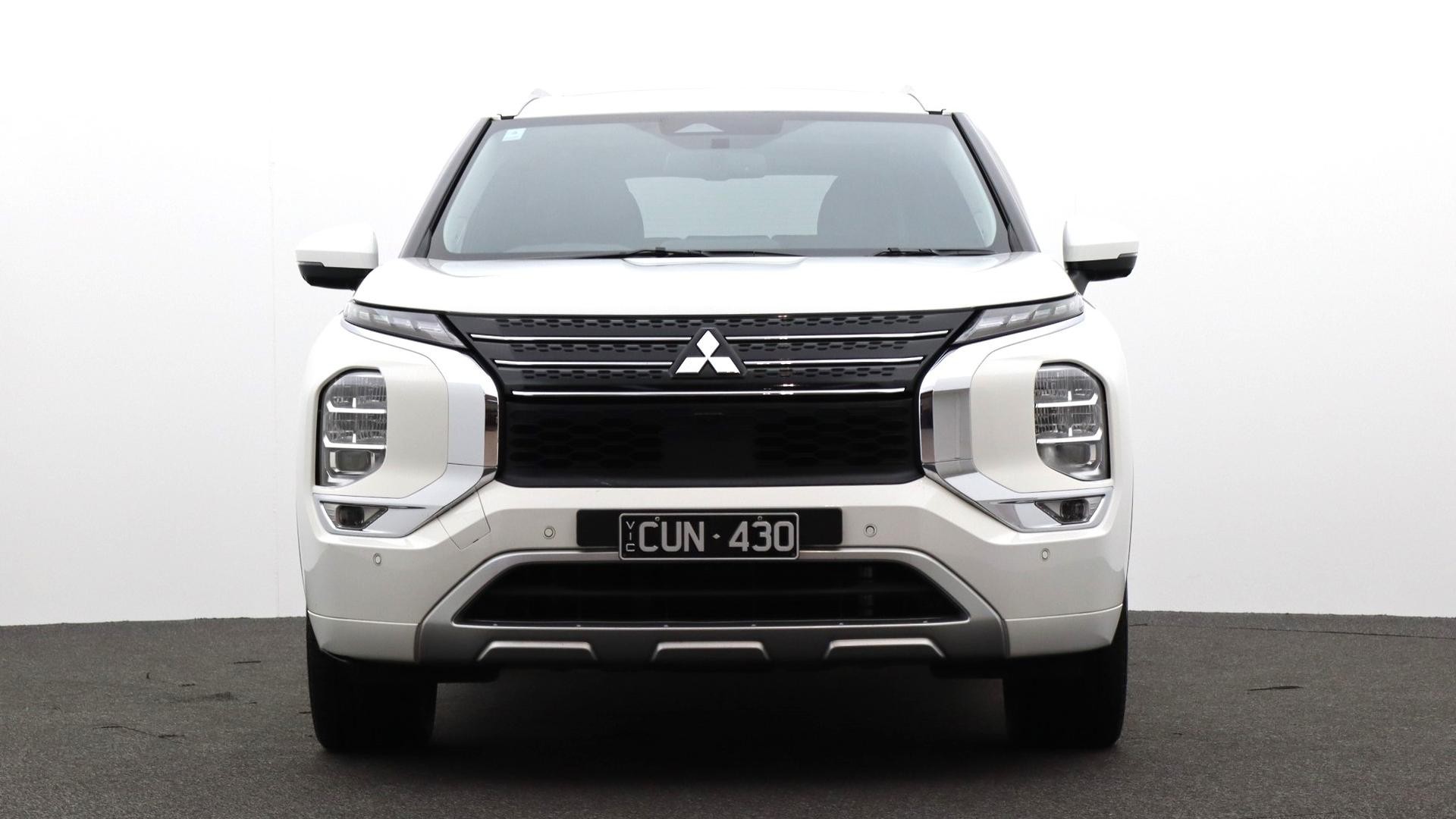 Mitsubishi Outlander image 3