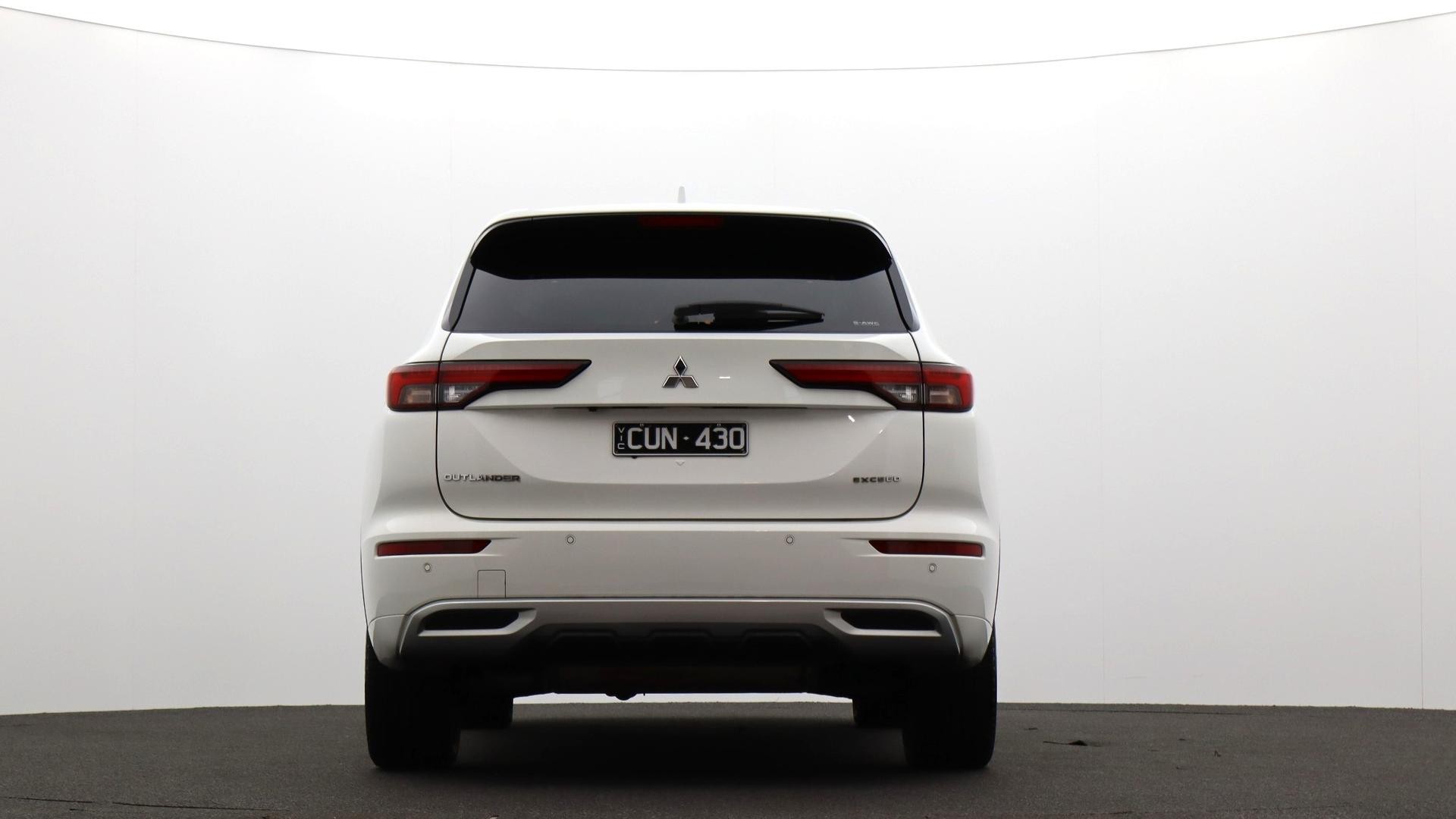 Mitsubishi Outlander image 2