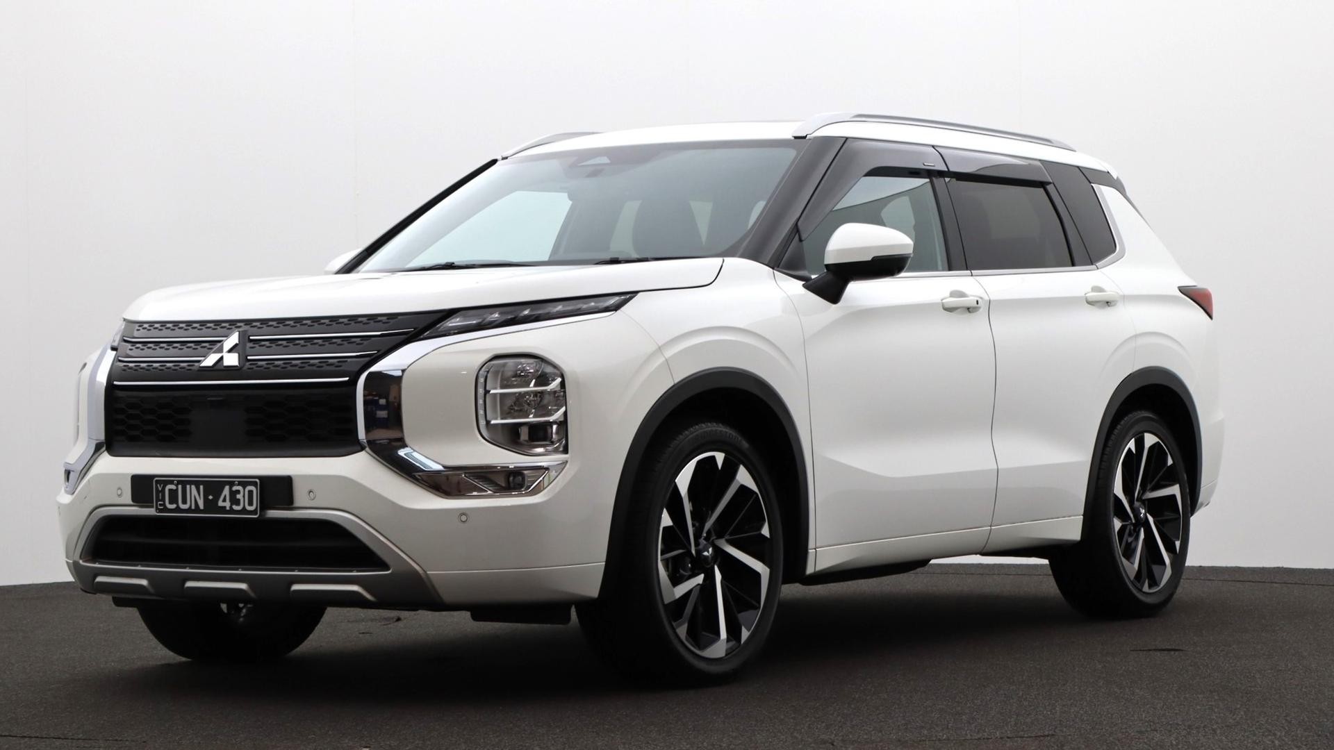 Mitsubishi Outlander image 1