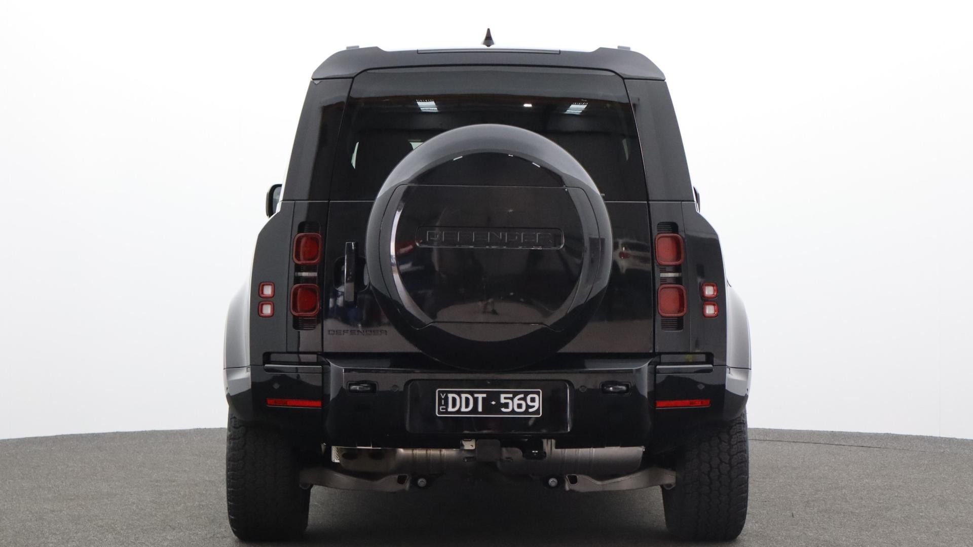 Land Rover Defender image 3