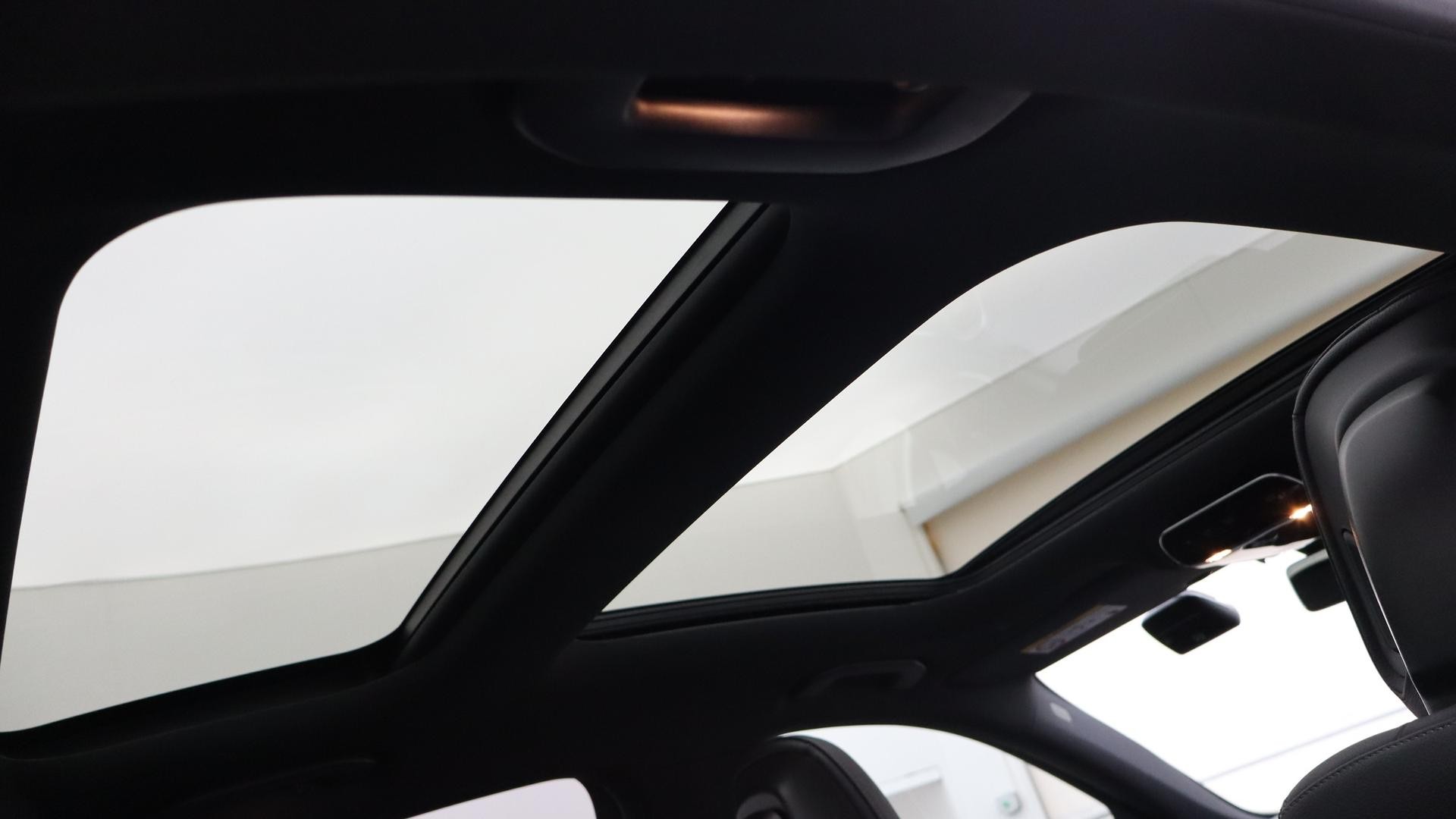 Mercedes Benz C-class image 4