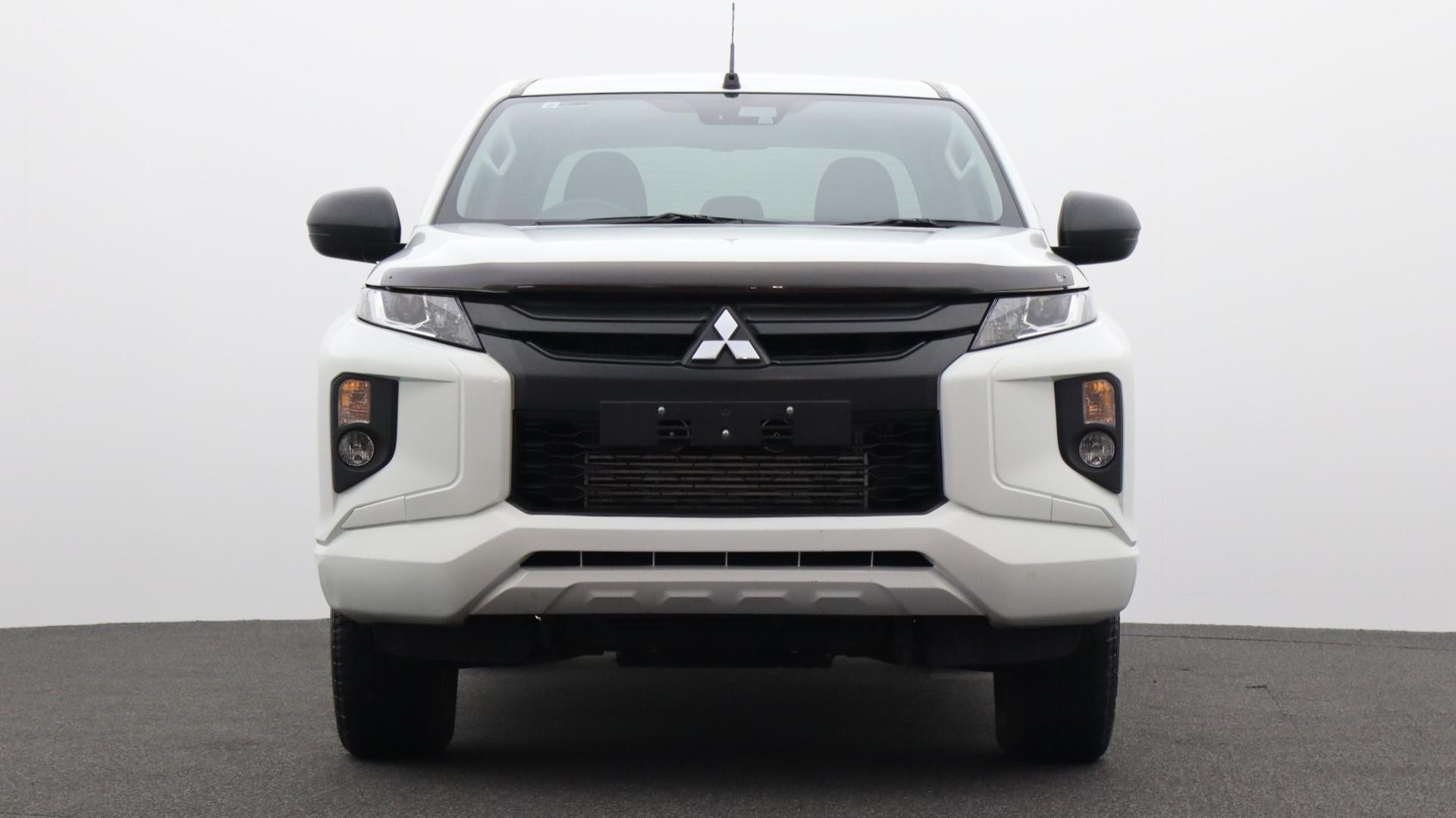 Mitsubishi Triton image 2
