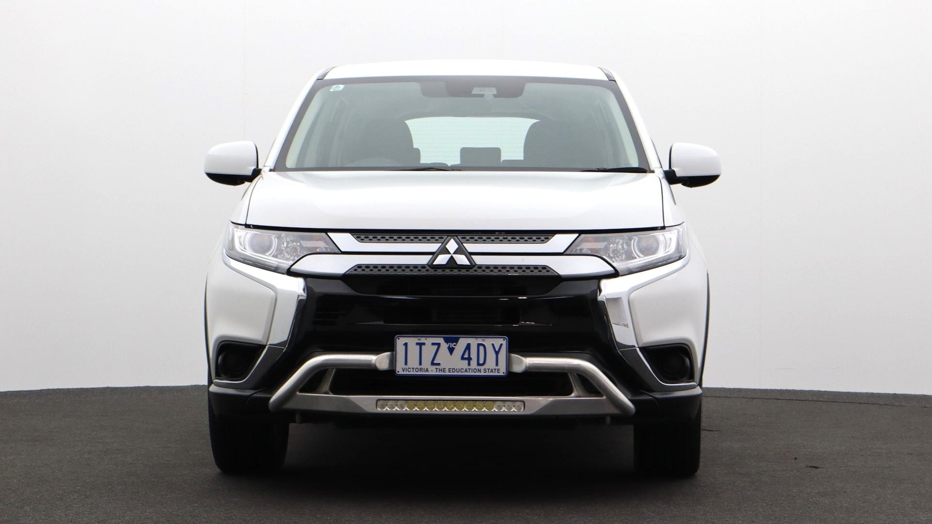 Mitsubishi Outlander image 2