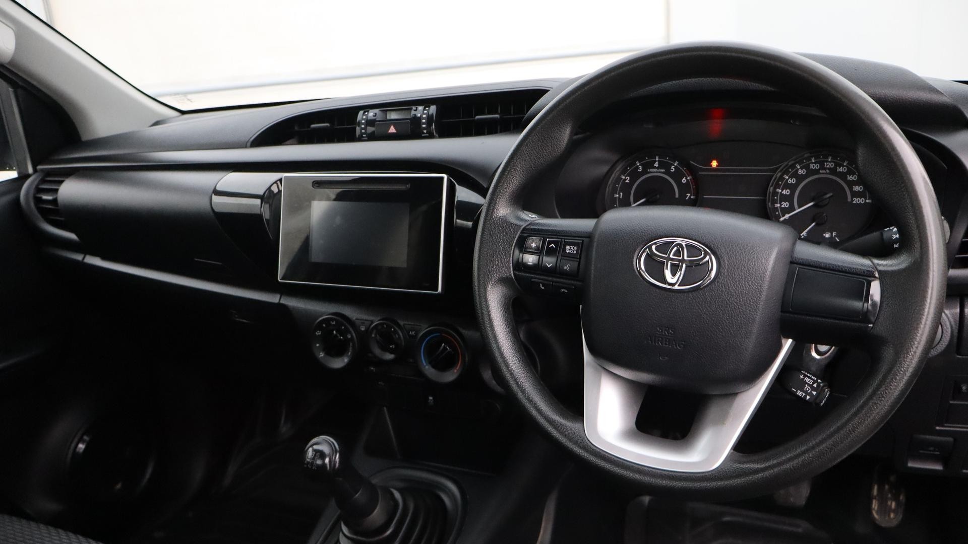 Toyota Hilux image 4