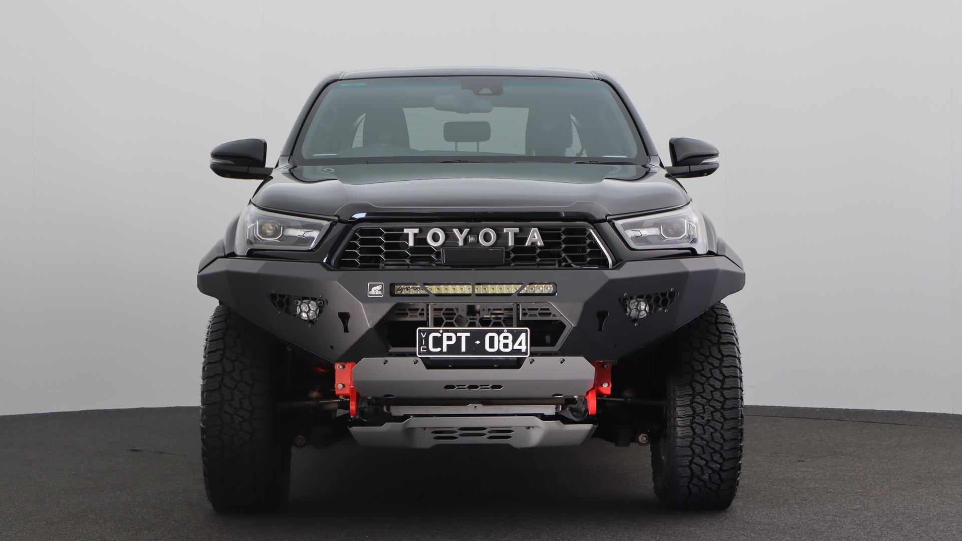 Toyota Hilux image 2