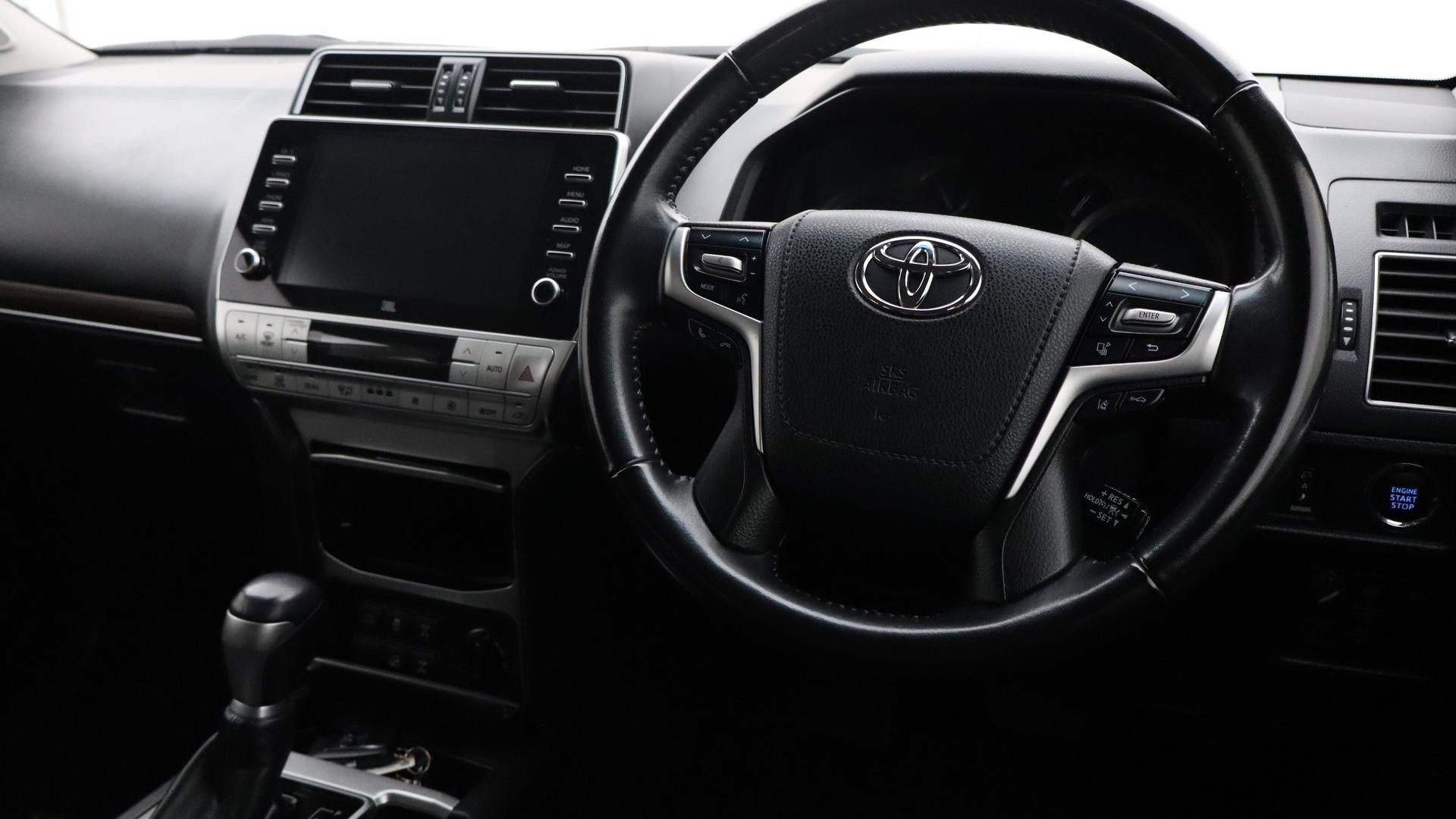 Toyota Landcruiser Prado image 4
