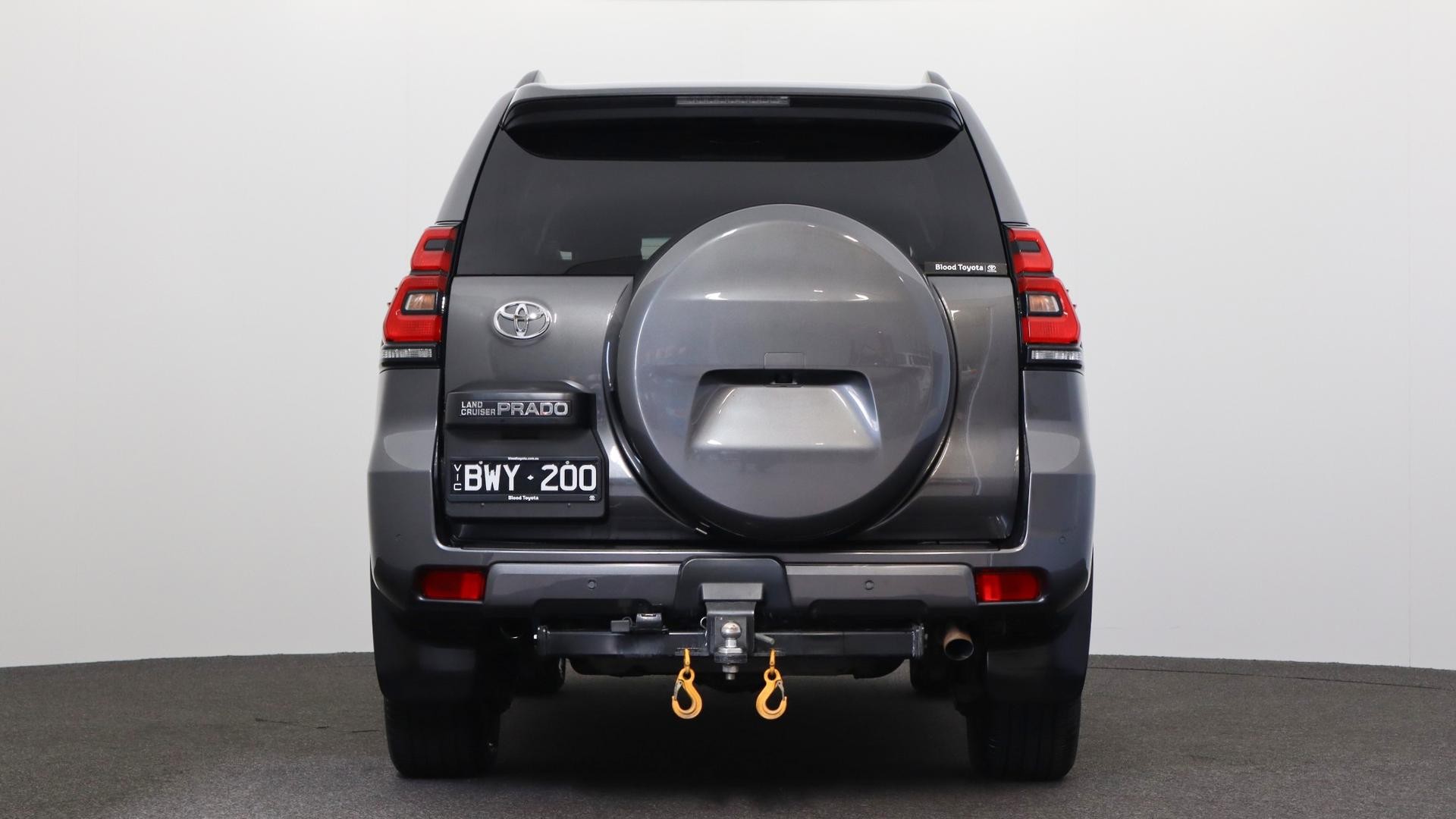 Toyota Landcruiser Prado image 3