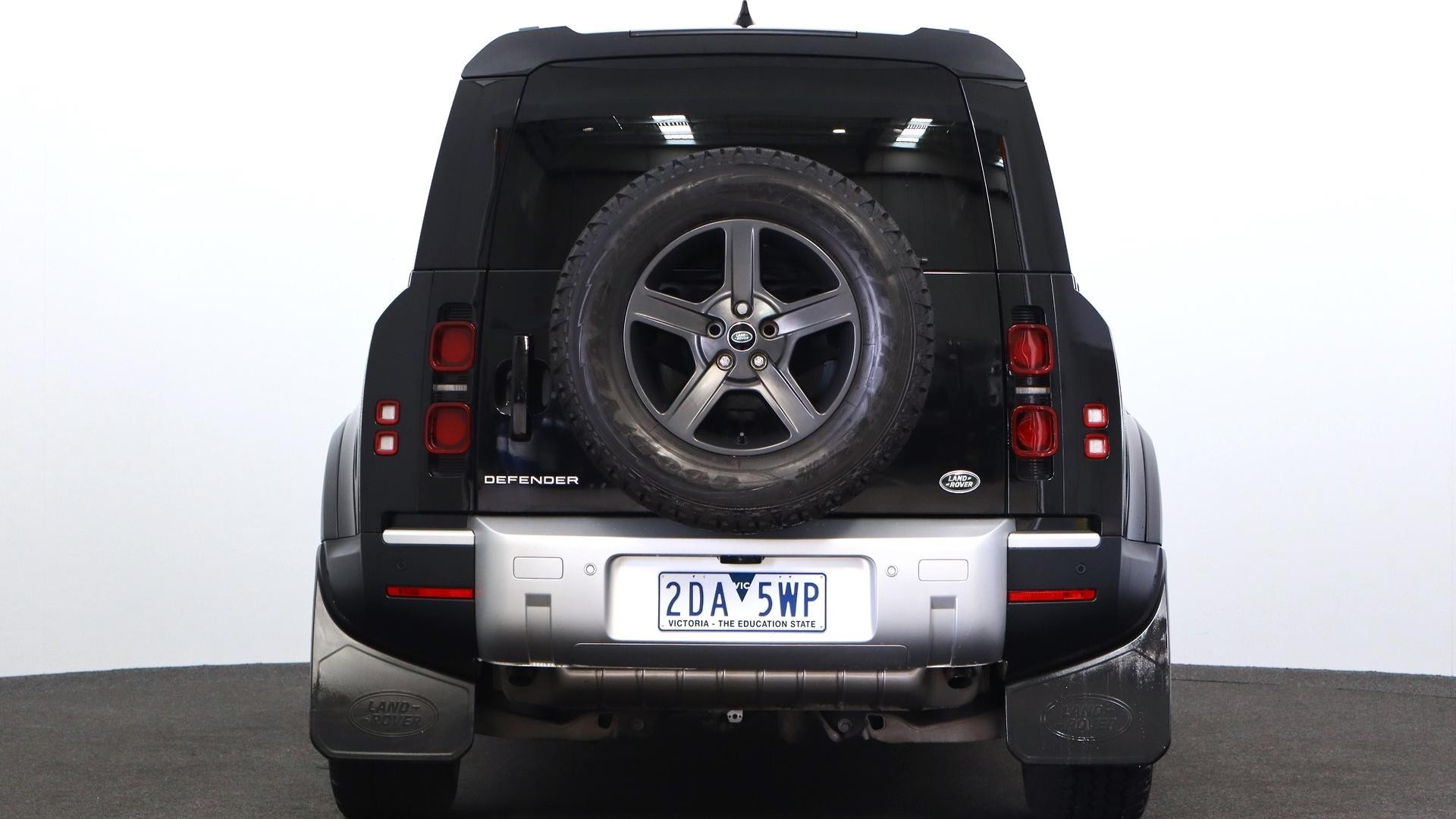 Land Rover Defender image 3