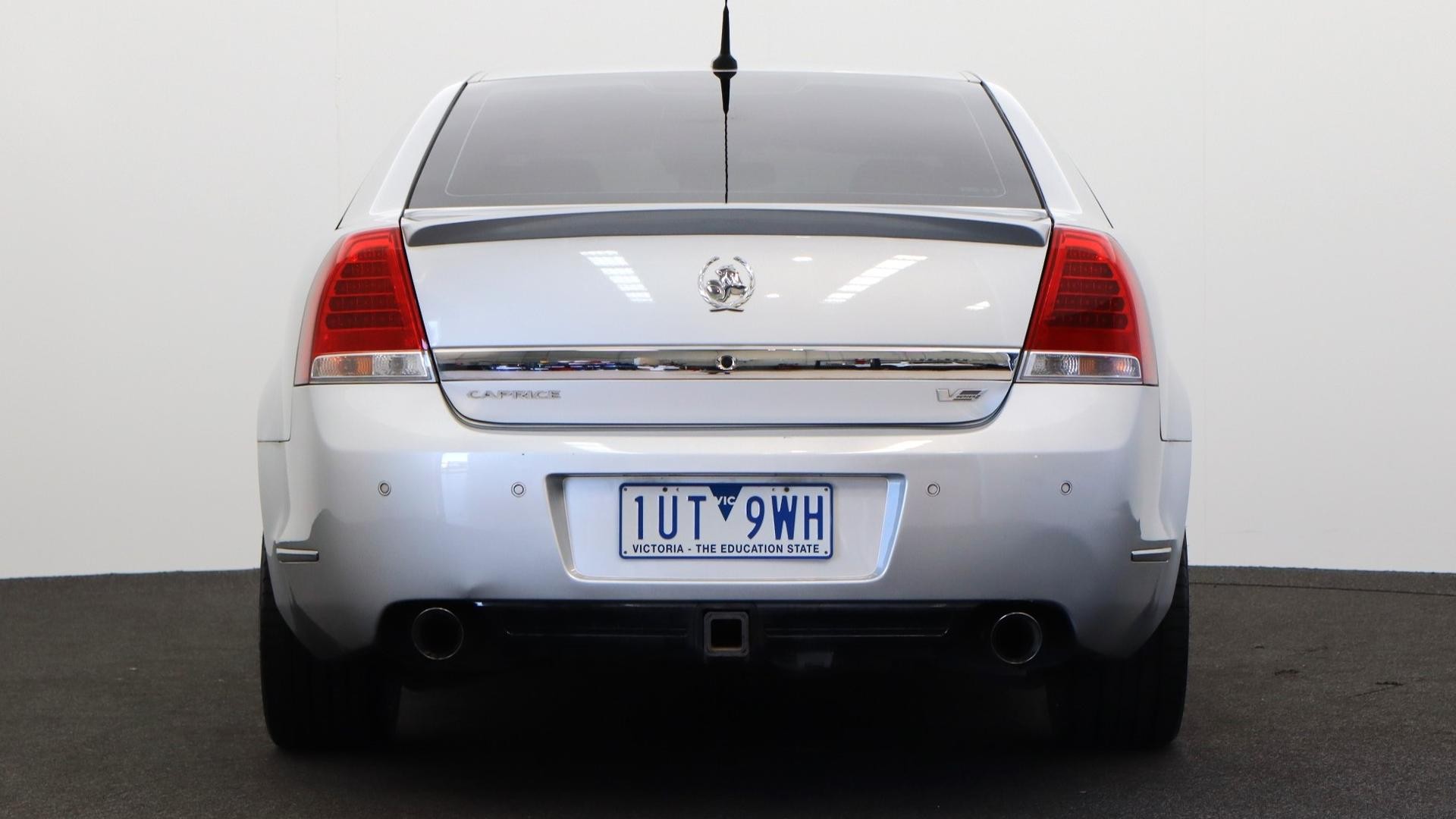 Holden Caprice image 3