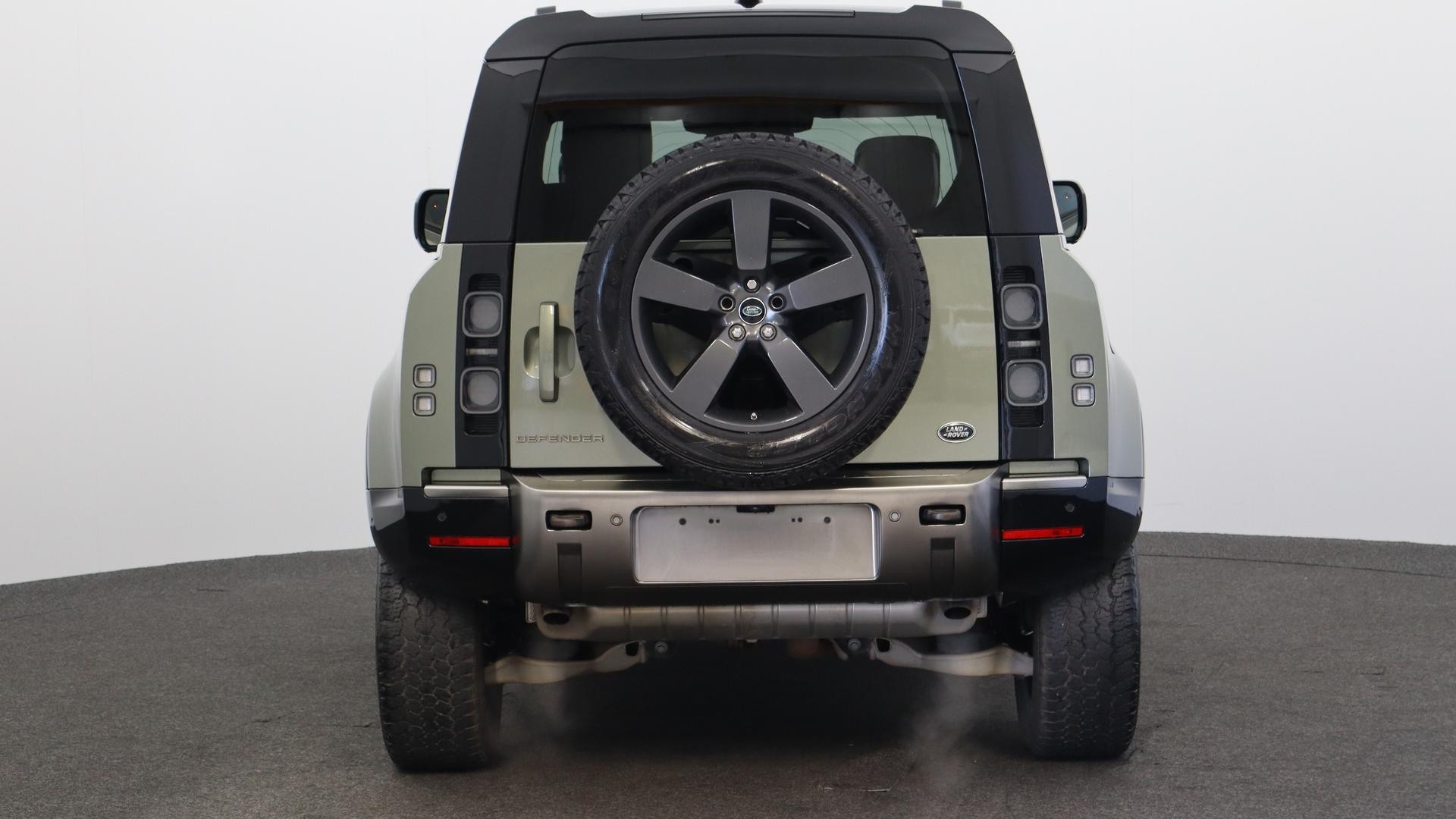 Land Rover Defender image 3