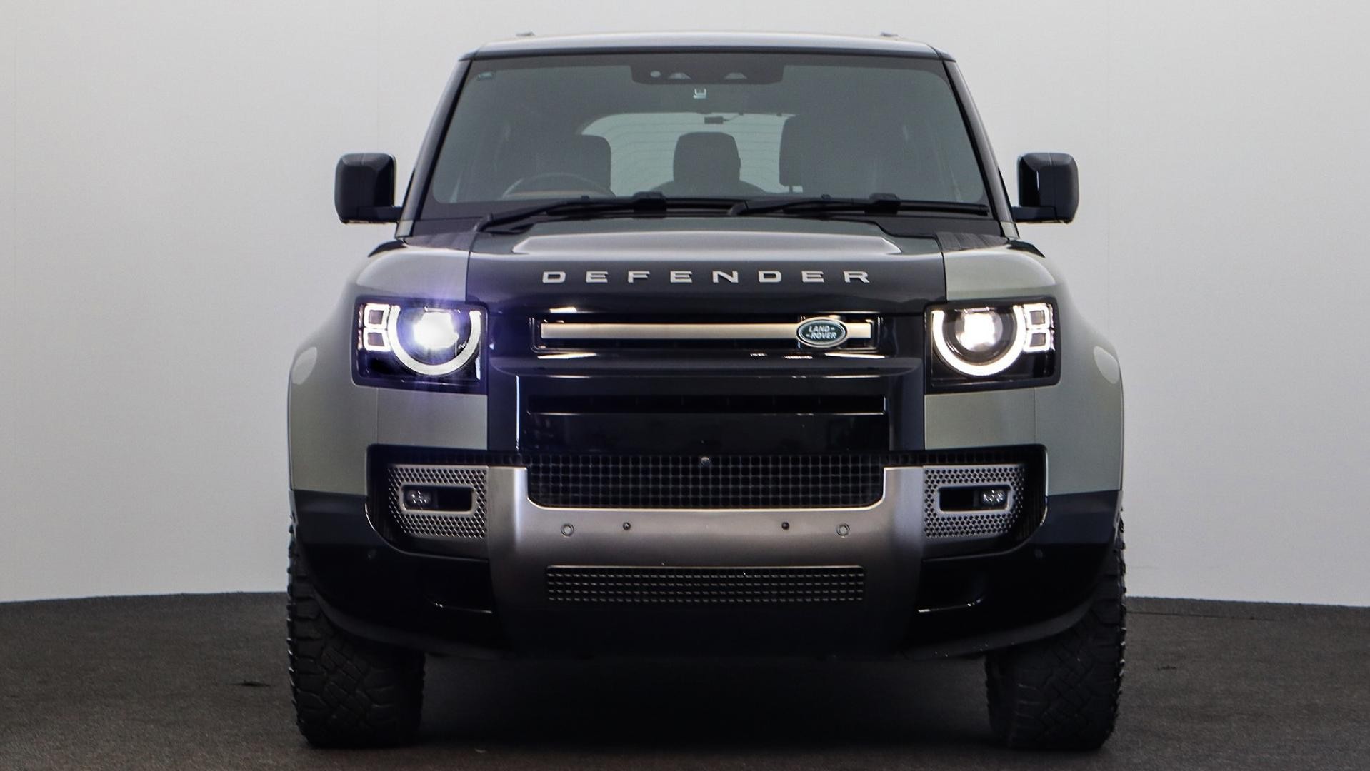 Land Rover Defender image 2