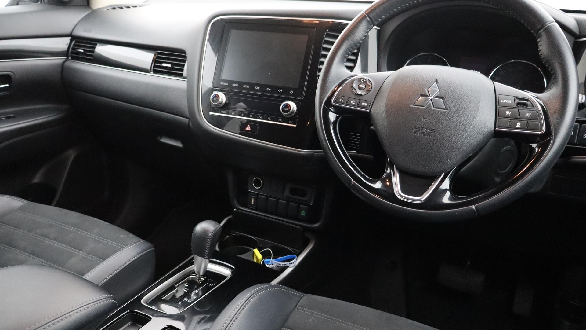 Mitsubishi Outlander image 4