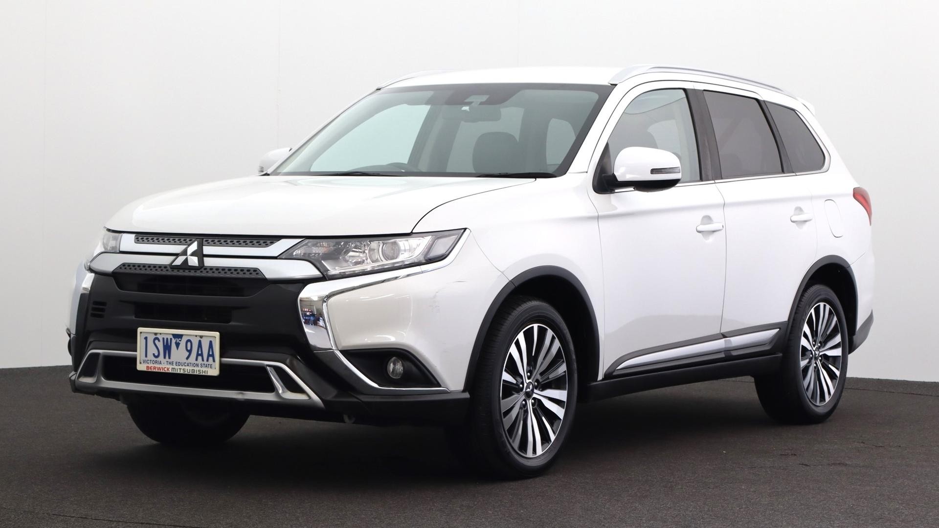 Mitsubishi Outlander image 1