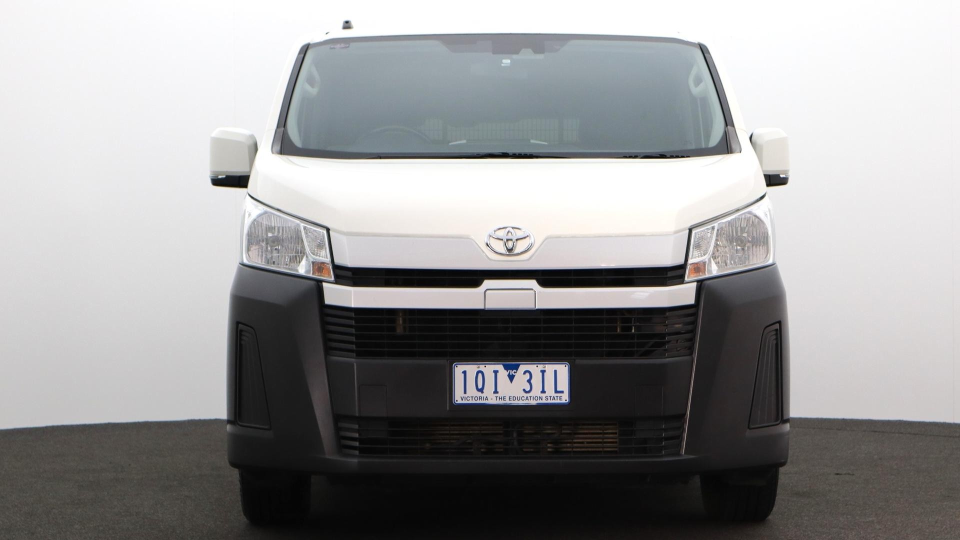 Toyota Hiace image 2