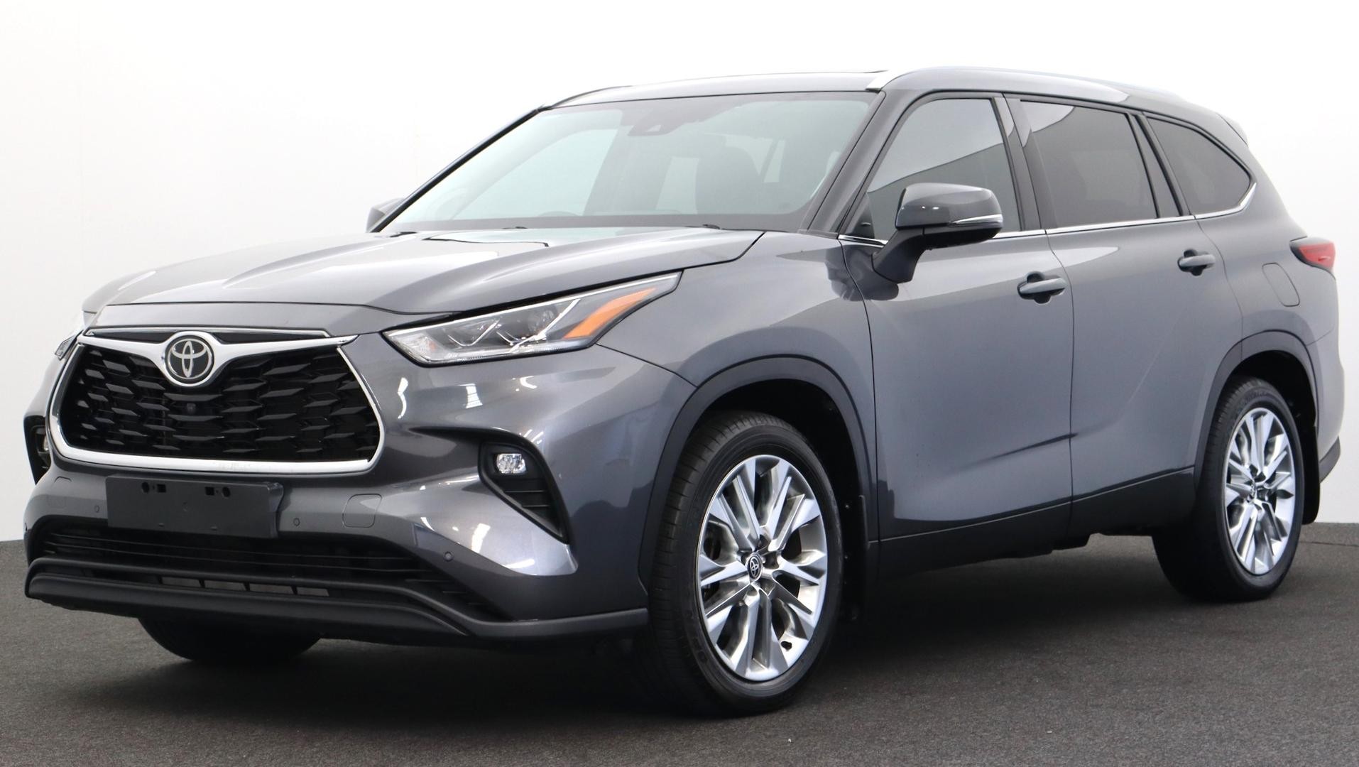 Toyota Kluger image 1