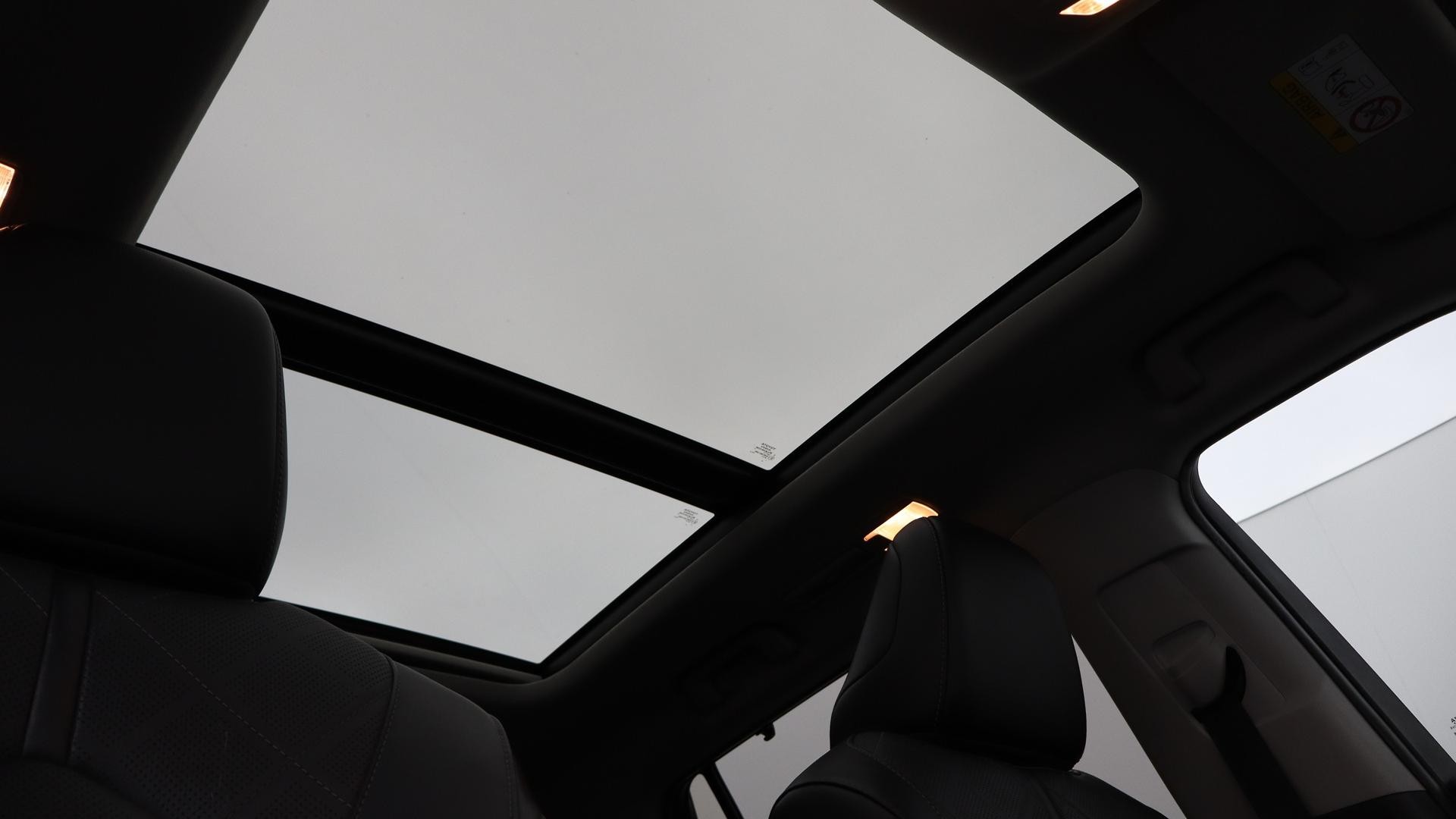 Toyota Kluger image 4