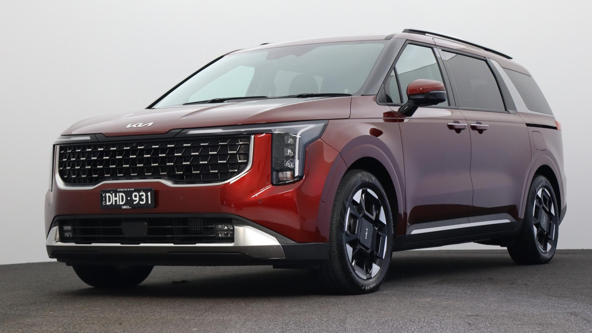 Kia Carnival image 1