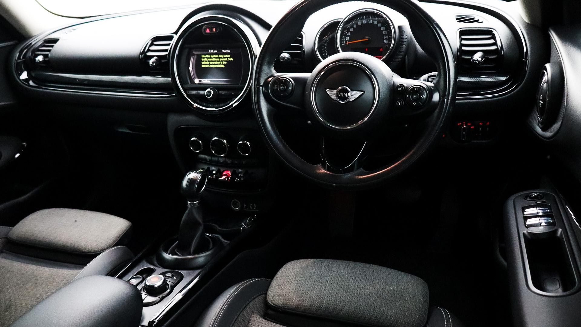 Mini Clubman image 4