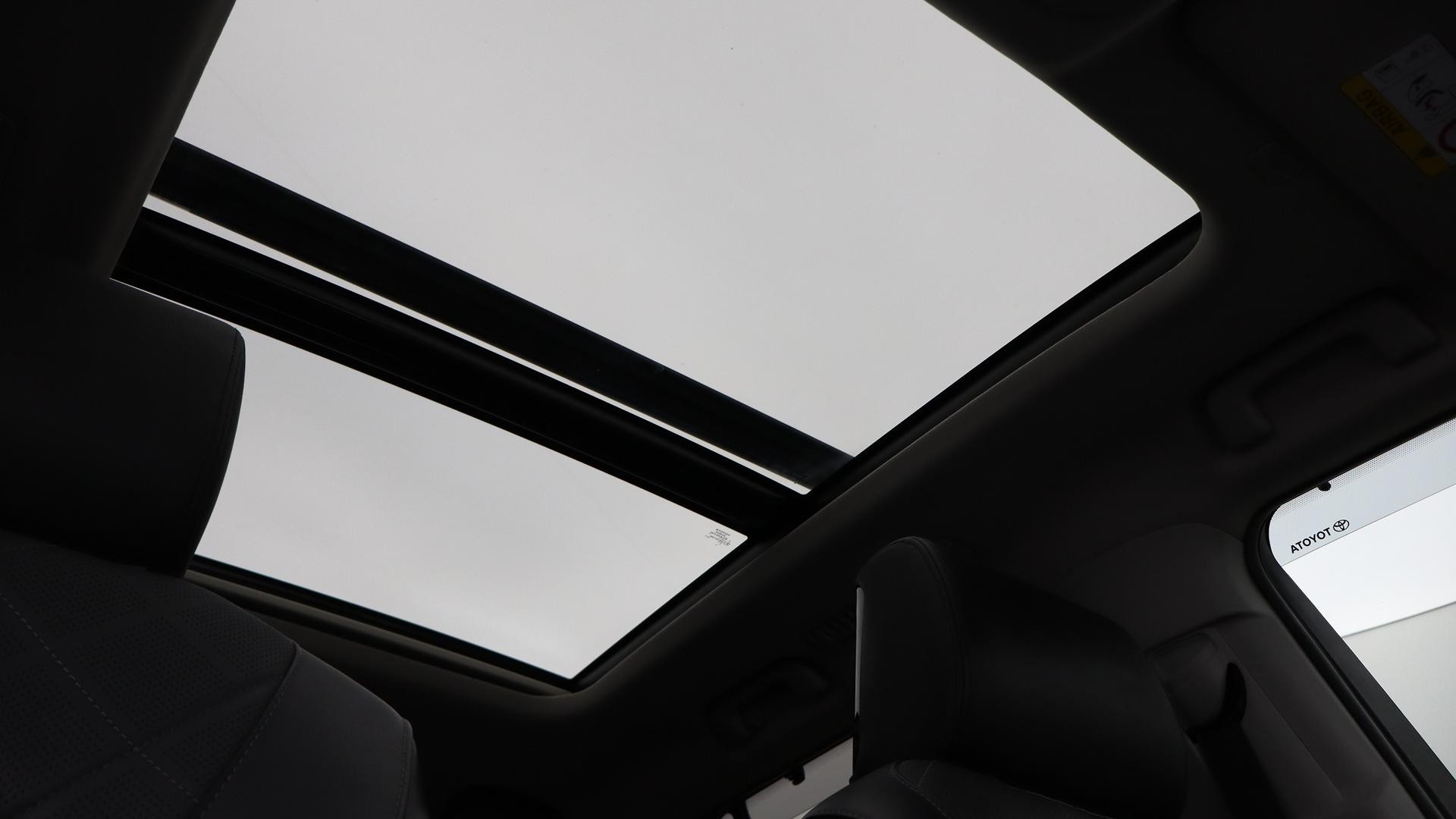 Toyota Kluger image 4