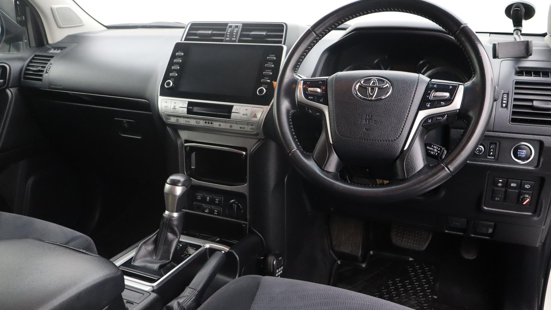 Toyota Landcruiser Prado image 4