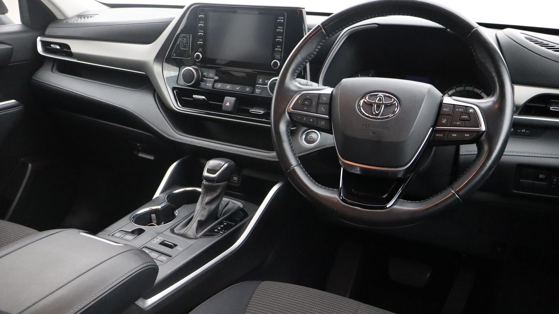 Toyota Kluger image 4