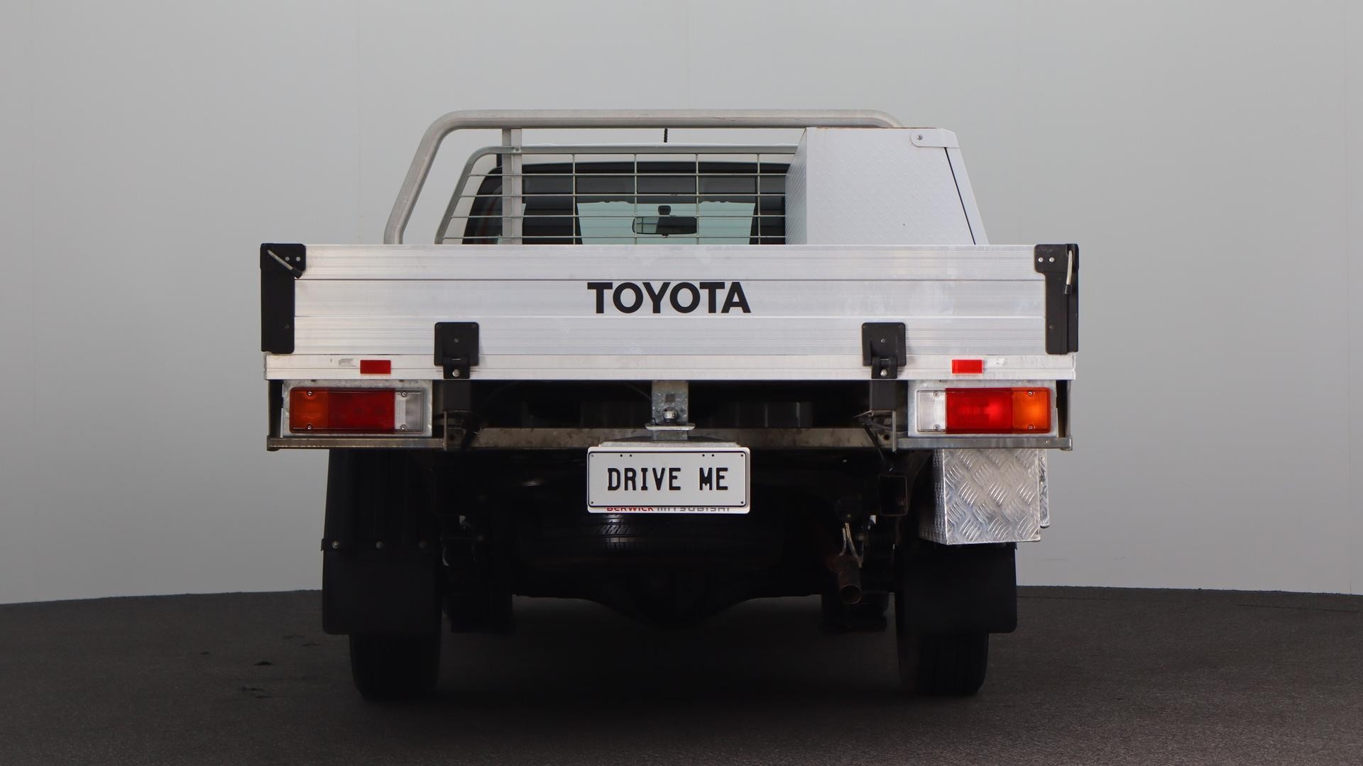 Toyota Hilux image 3