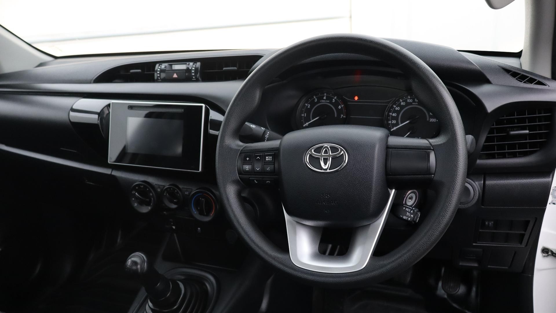 Toyota Hilux image 4