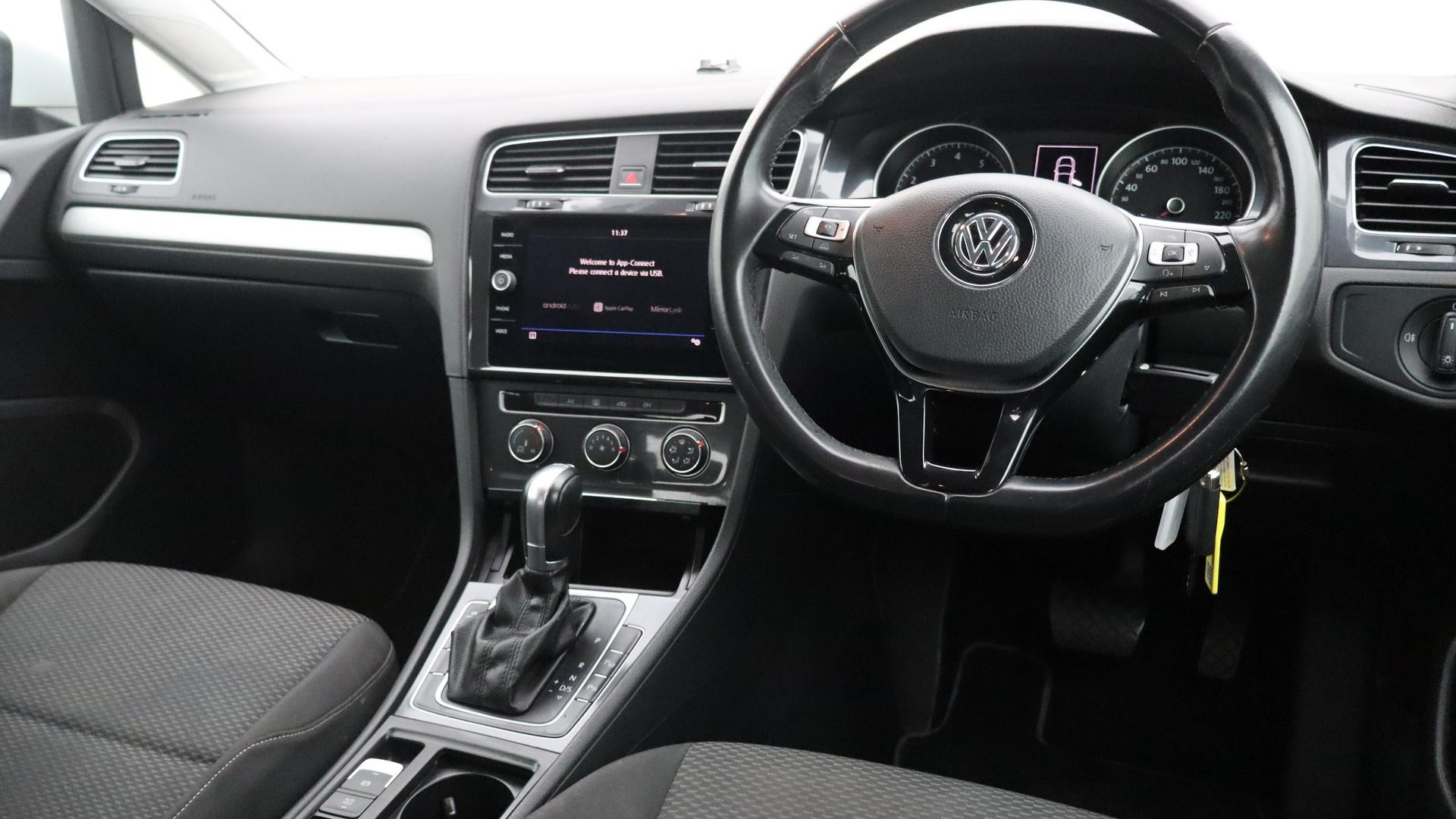 Volkswagen Golf image 4
