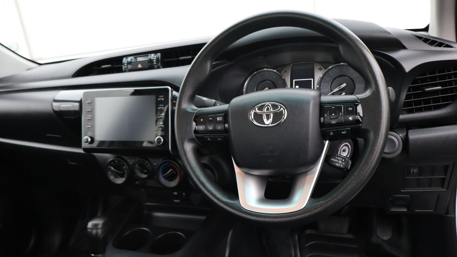 Toyota Hilux image 4