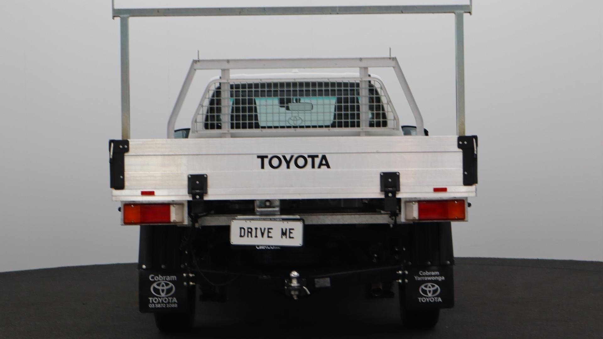 Toyota Hilux image 3