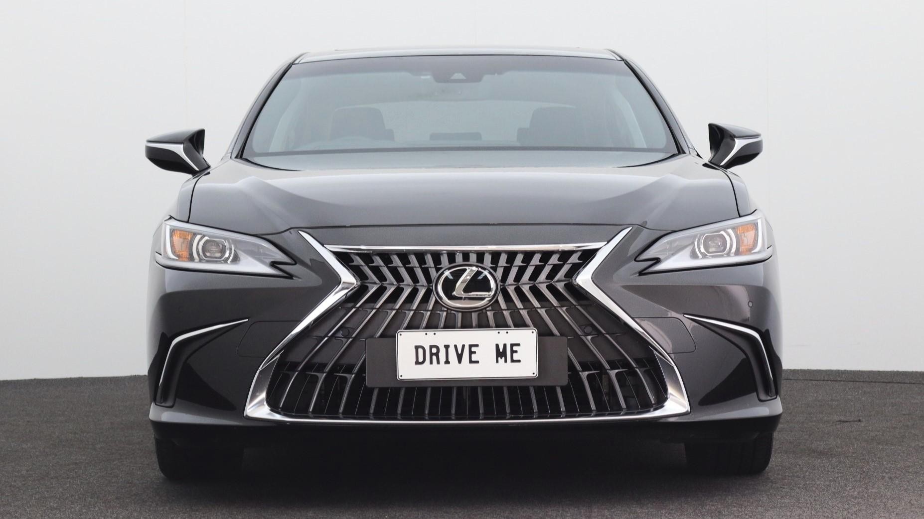 Lexus Es image 2