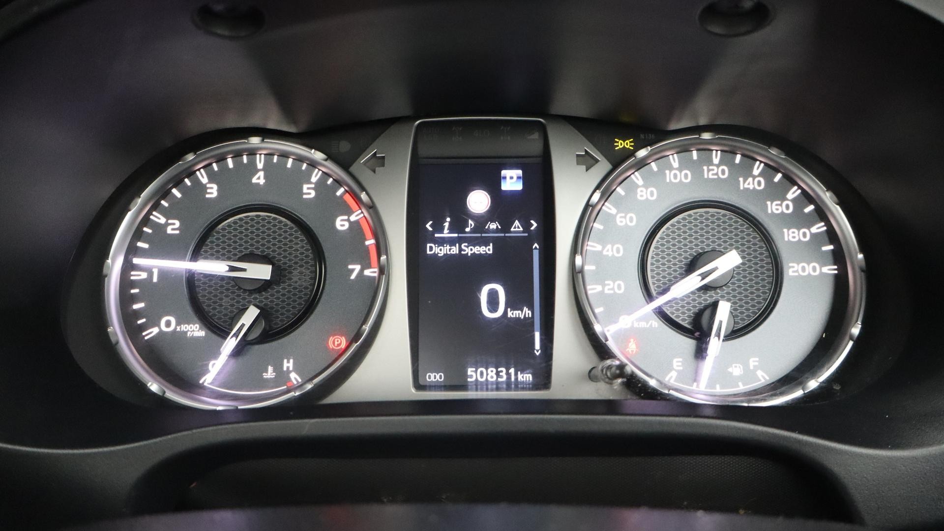 Toyota Hilux image 4