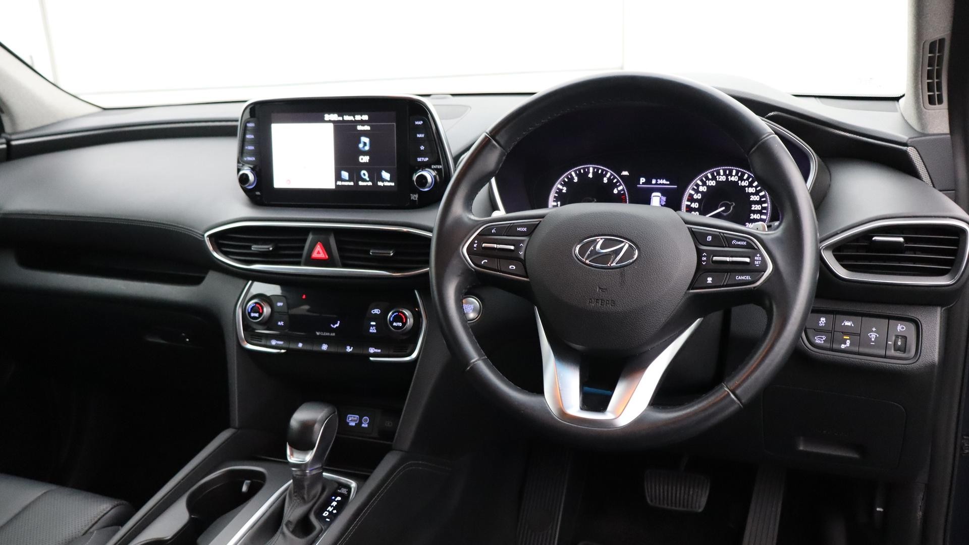 Hyundai Santa Fe image 4