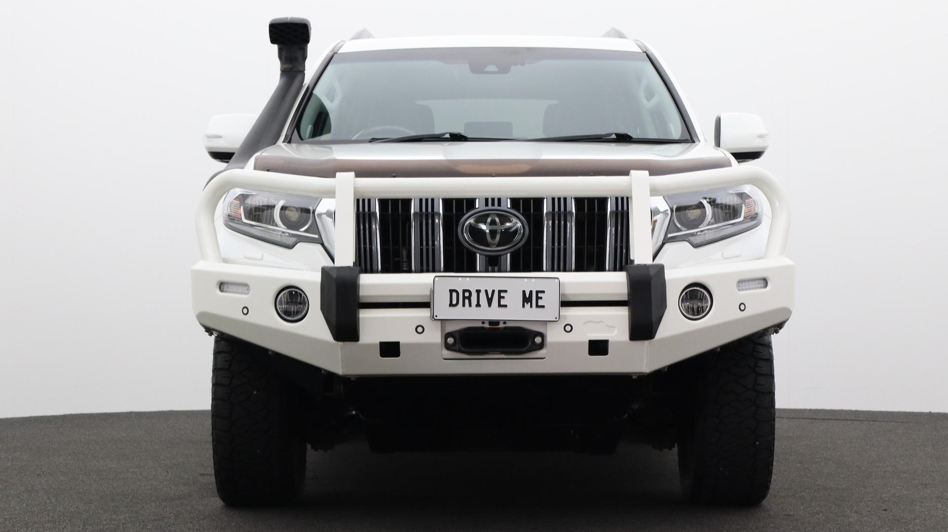 Toyota Landcruiser Prado image 2