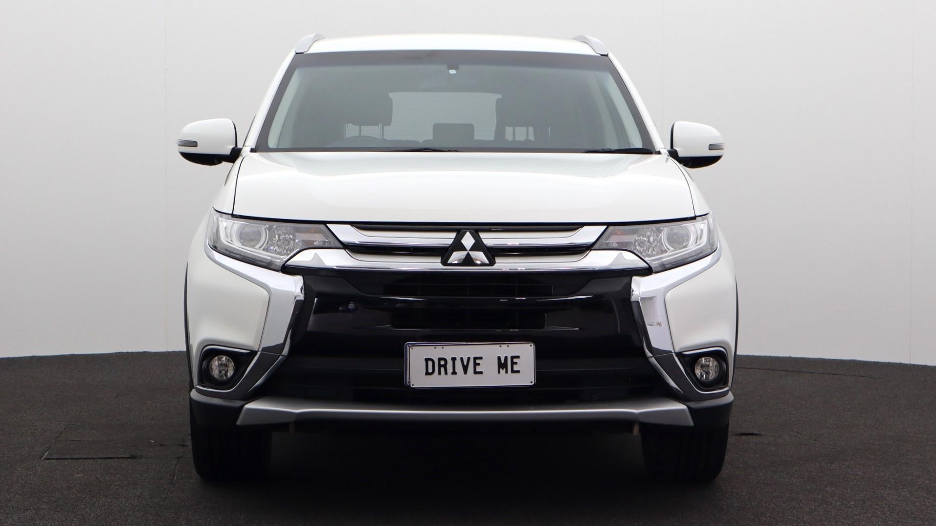 Mitsubishi Outlander image 2