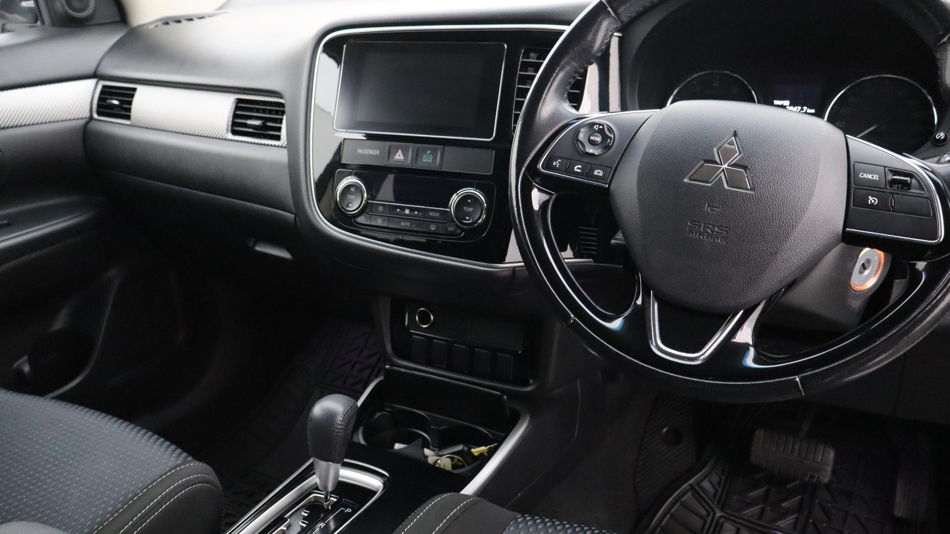 Mitsubishi Outlander image 4