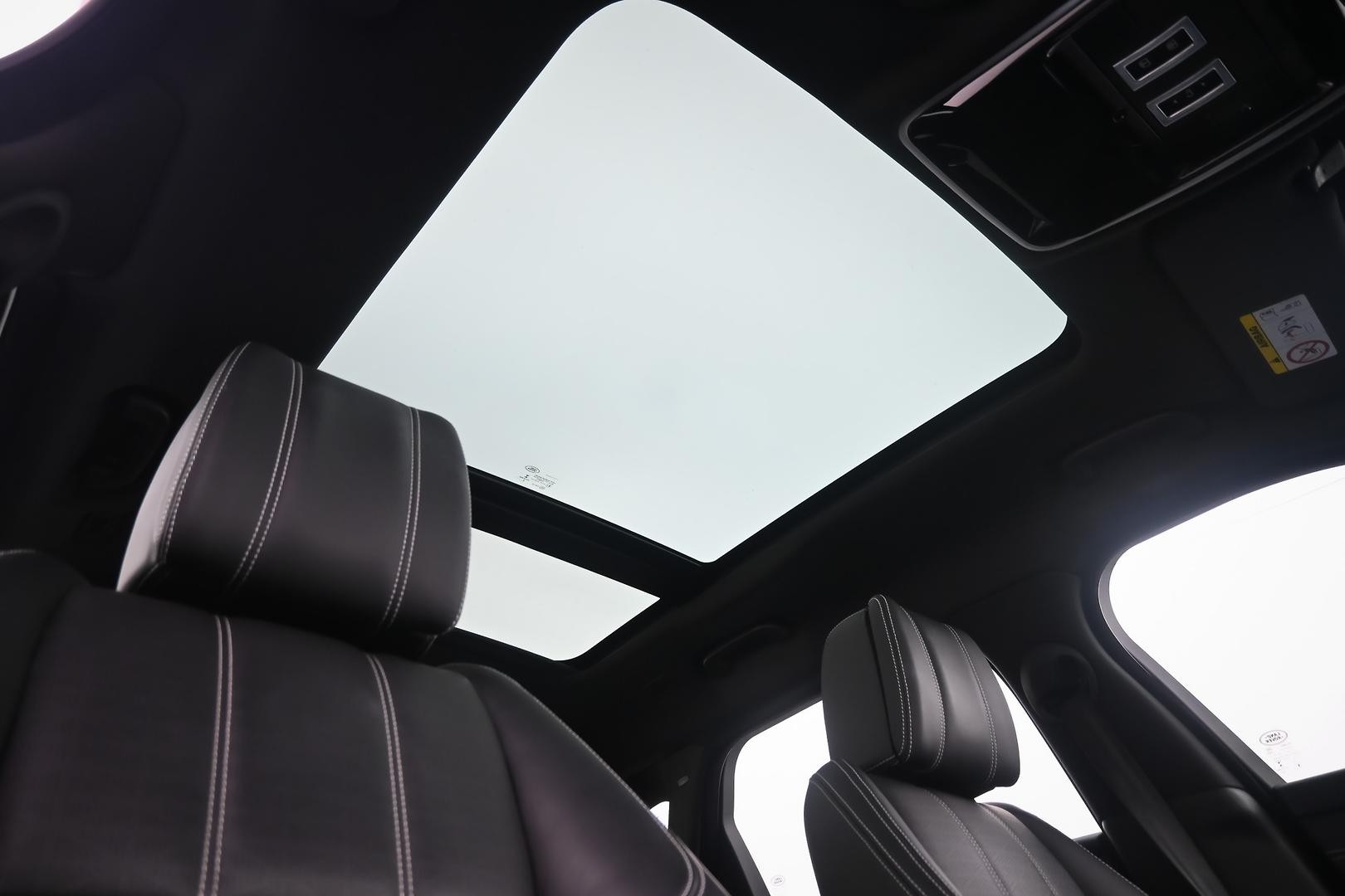 Land Rover Range Rover Velar image 4