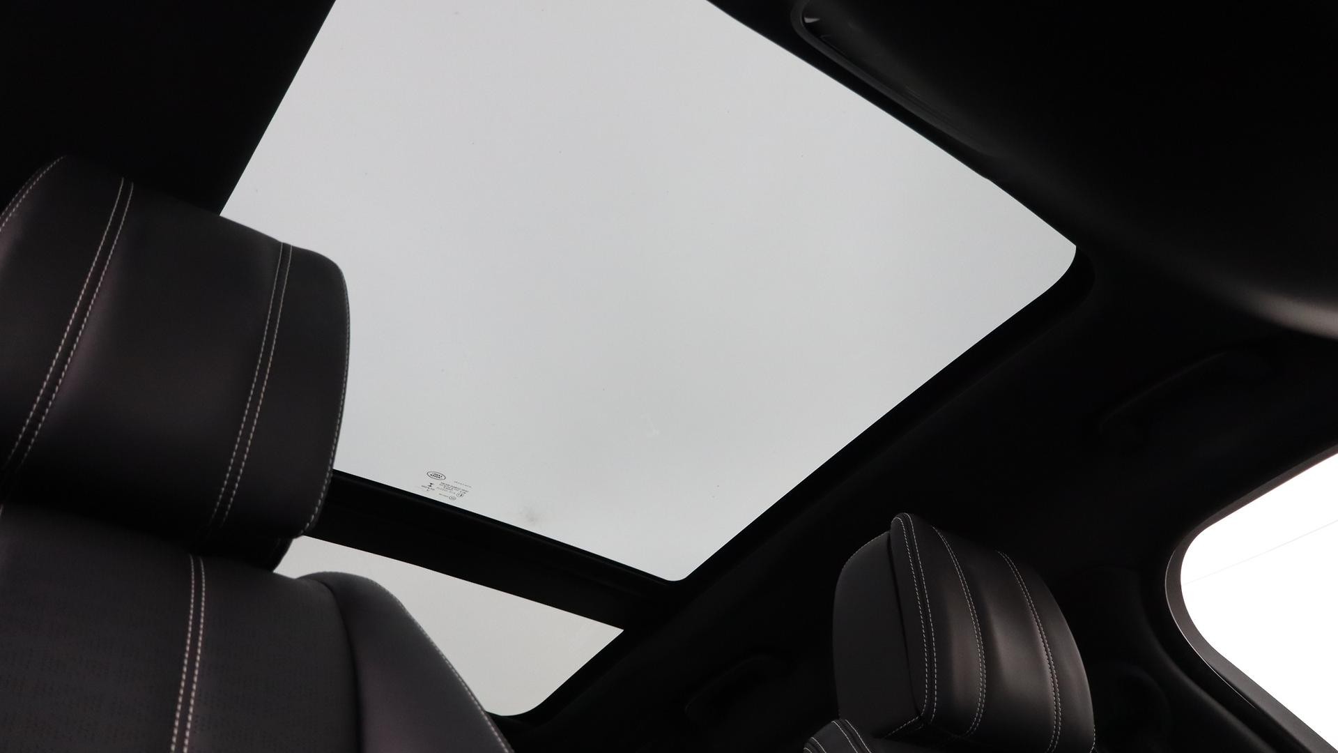 Land Rover Range Rover Velar image 4