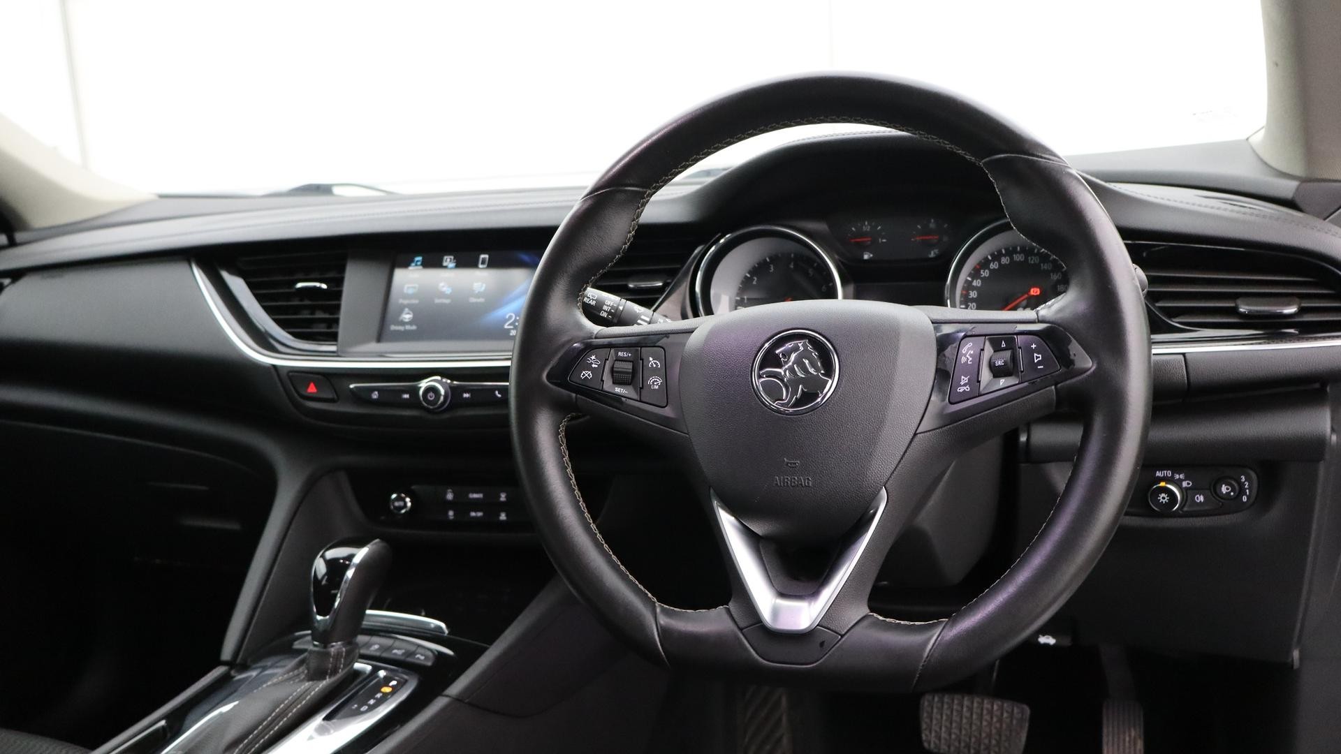 Holden Commodore image 4