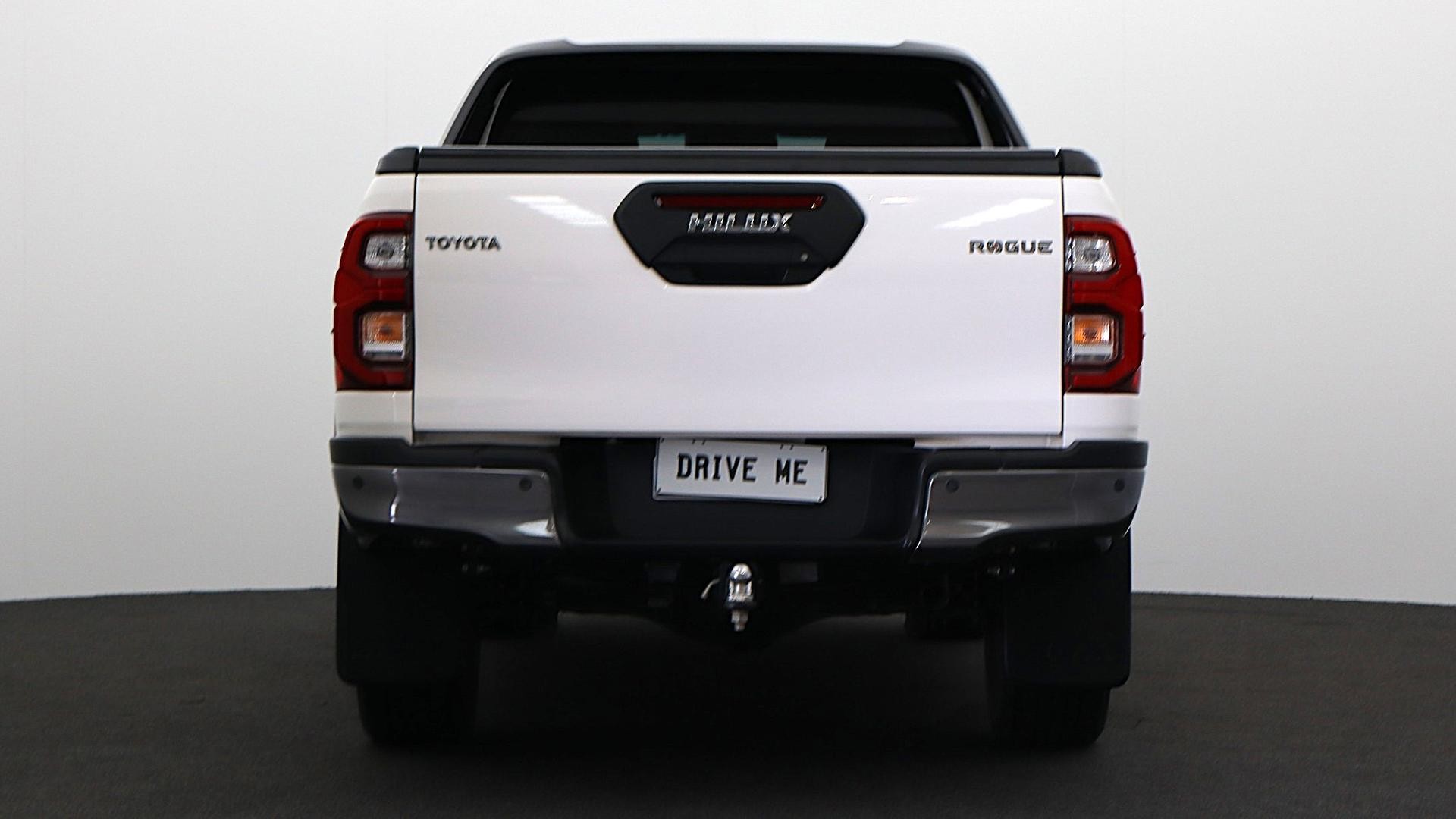 Toyota Hilux image 3