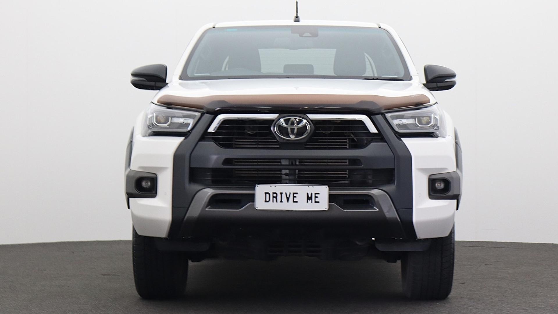 Toyota Hilux image 2