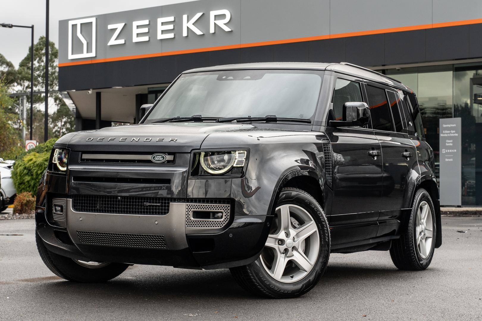 Land Rover Defender image 1