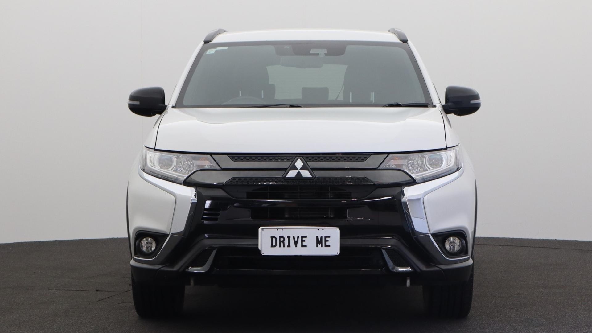 Mitsubishi Outlander image 2