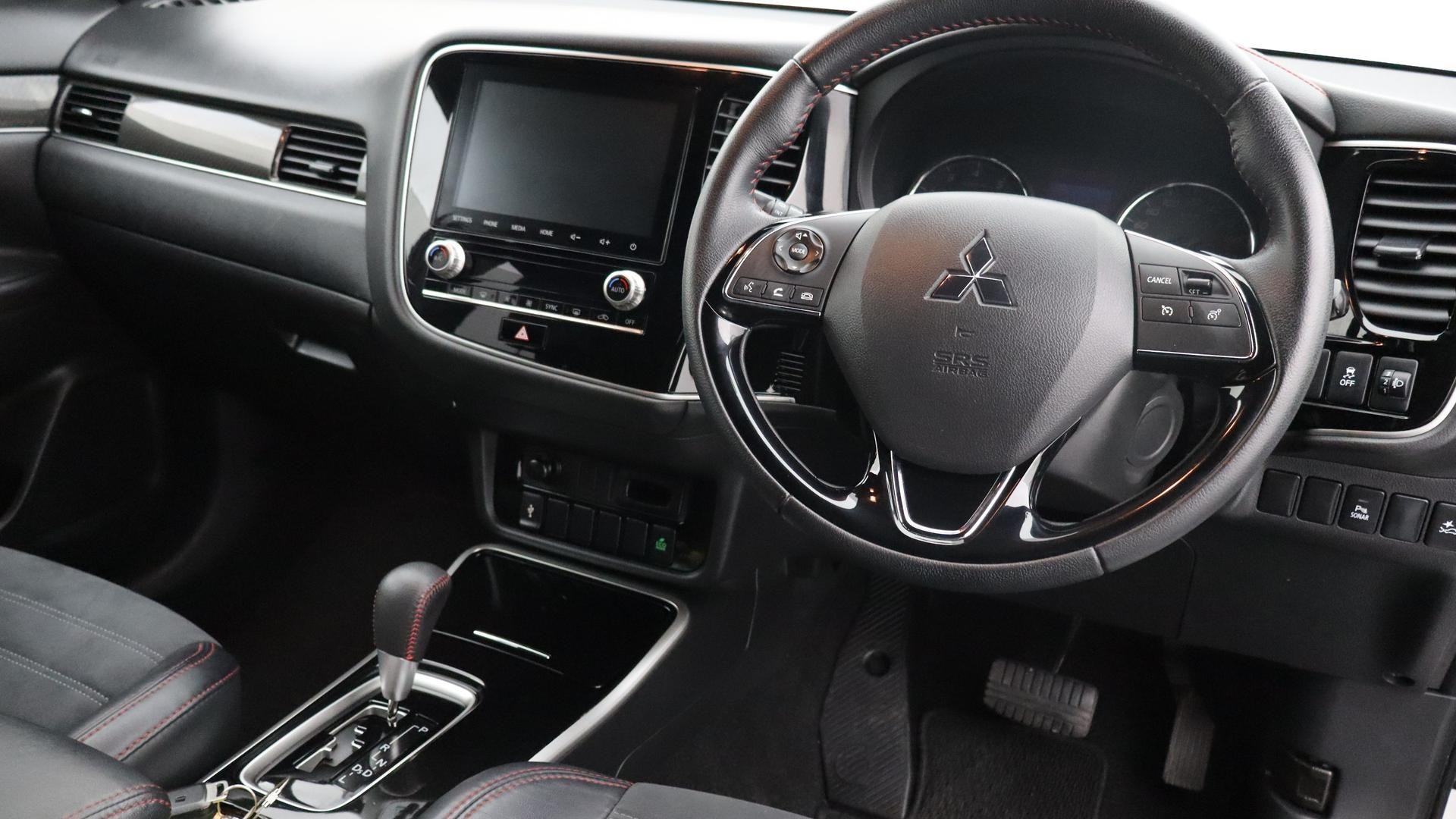 Mitsubishi Outlander image 4
