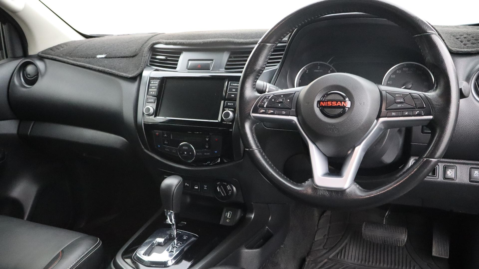 Nissan Navara image 4