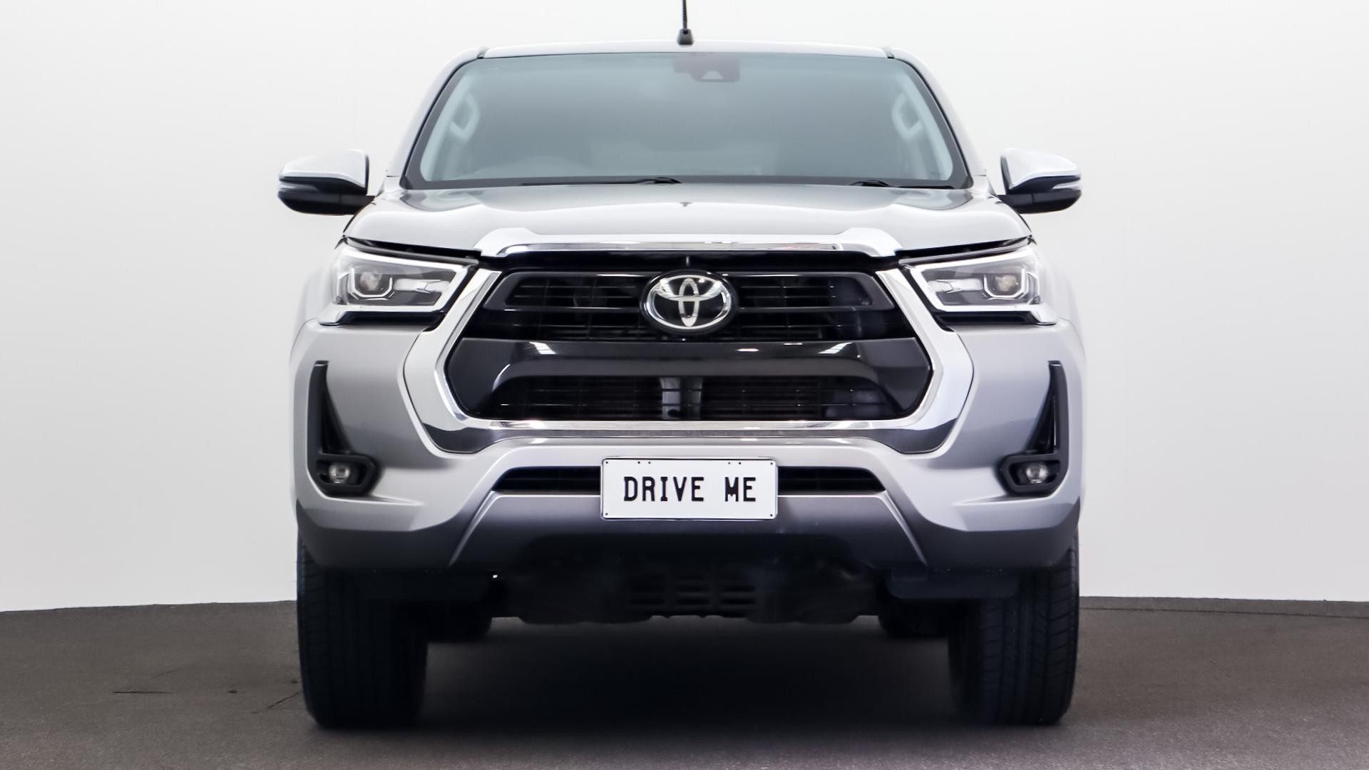 Toyota Hilux image 2