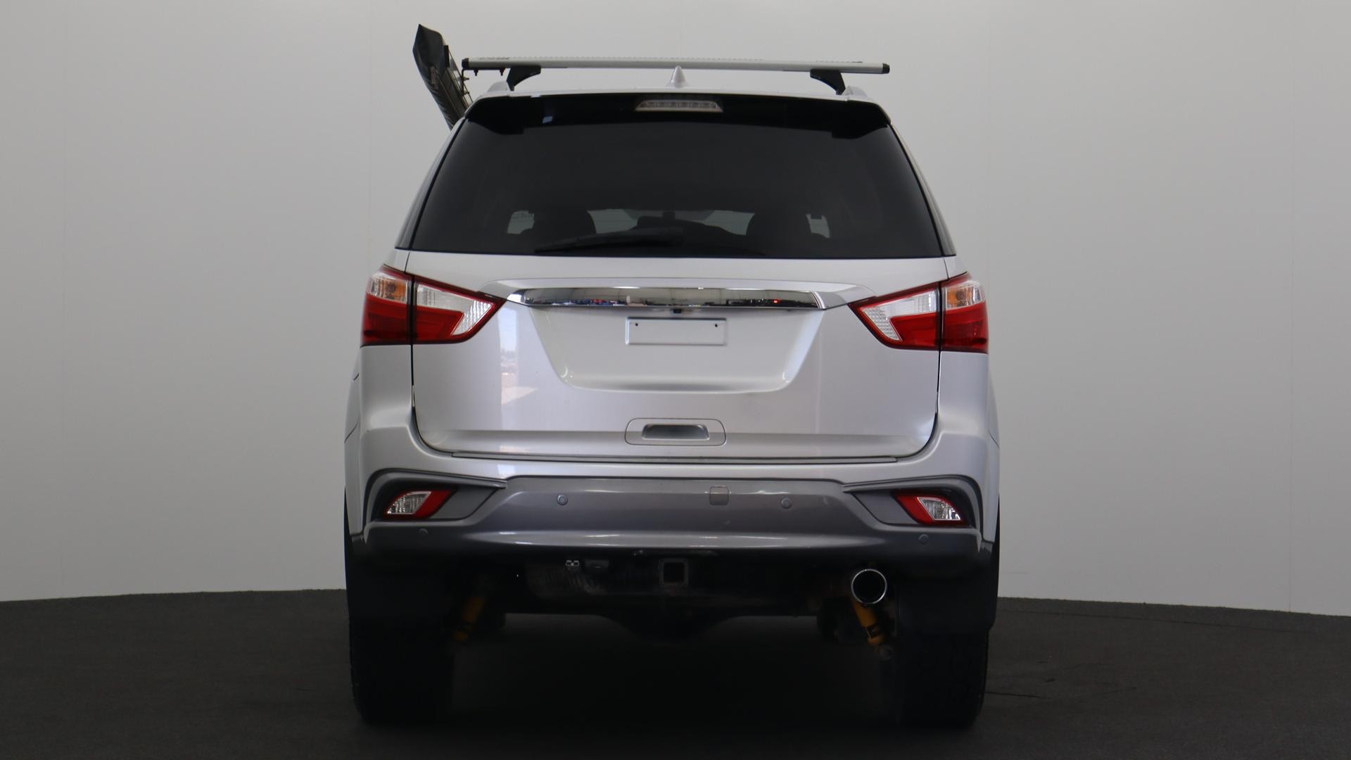 Isuzu Mu-x image 3