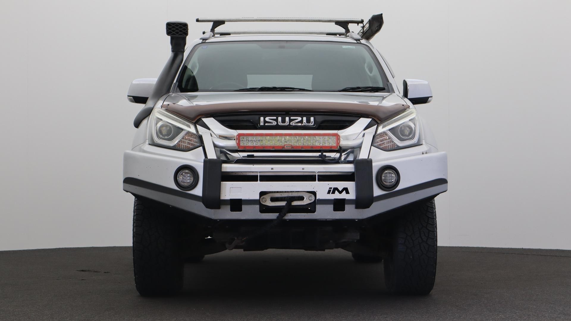 Isuzu Mu-x image 2