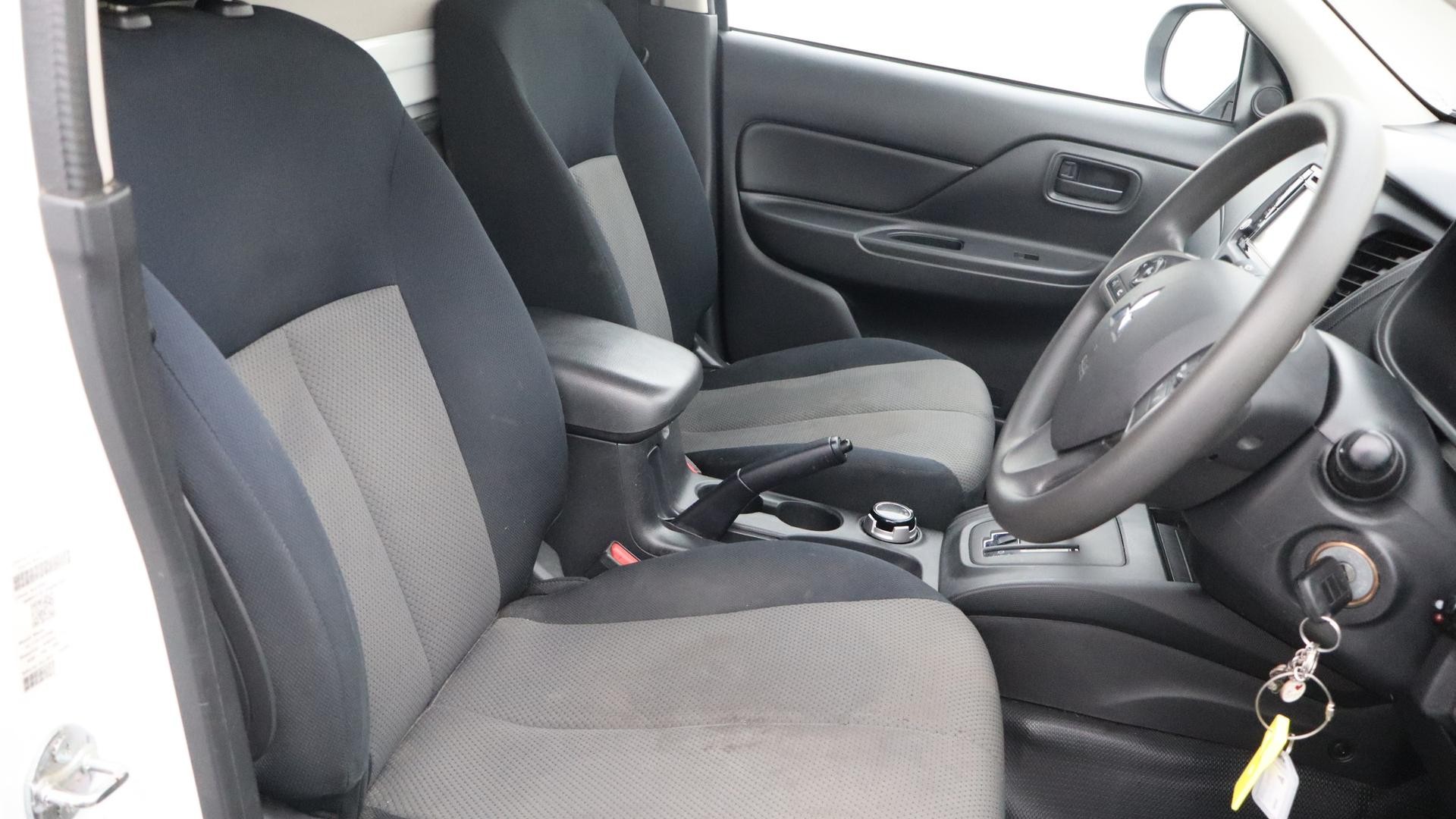 Mitsubishi Triton image 4