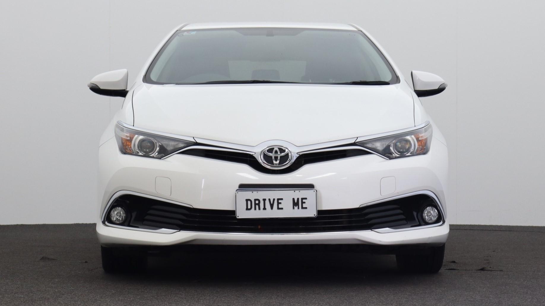 Toyota Corolla image 2